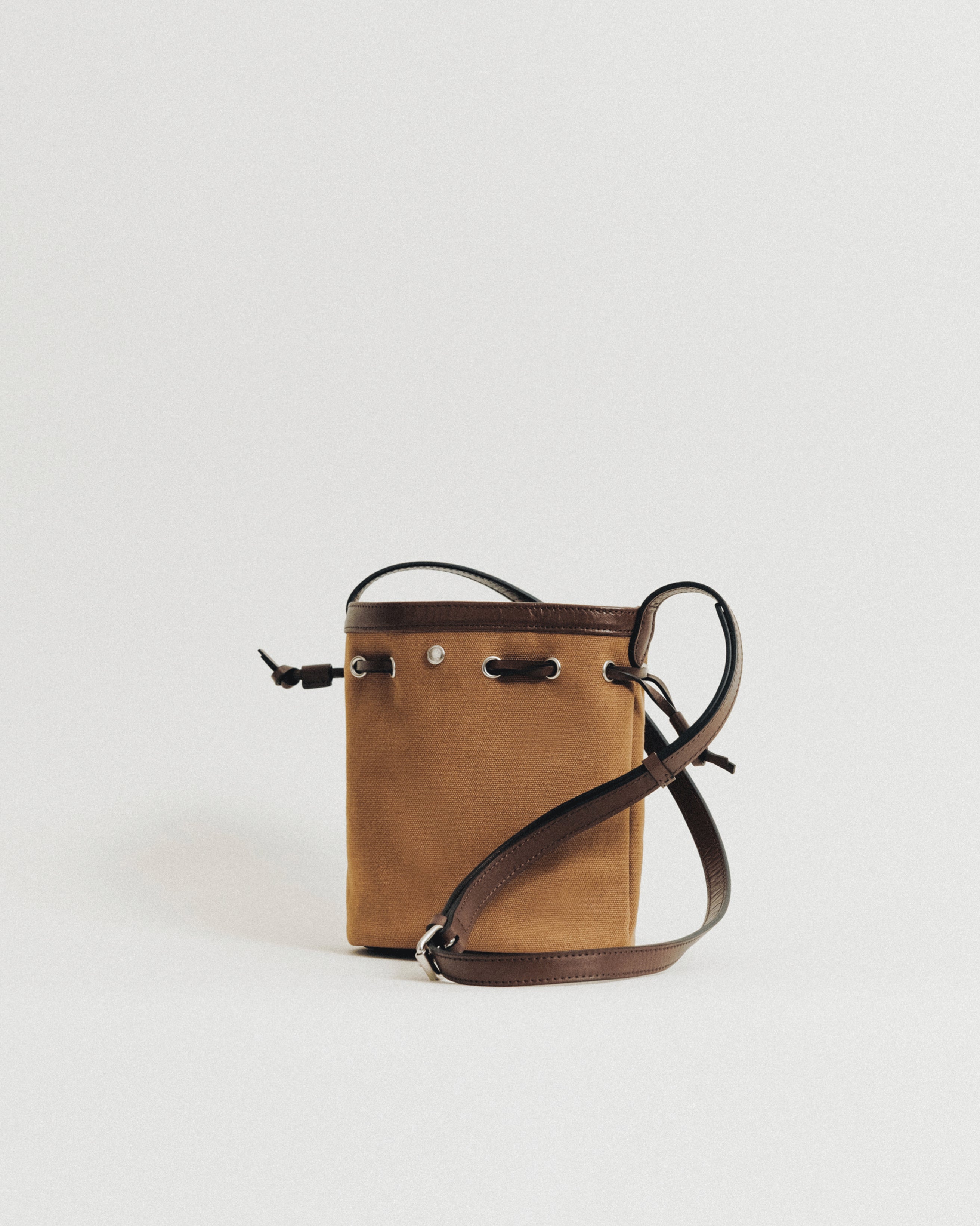 SAC COQUILLE BUCKET MINI TAN – TOUT Y EST JP
