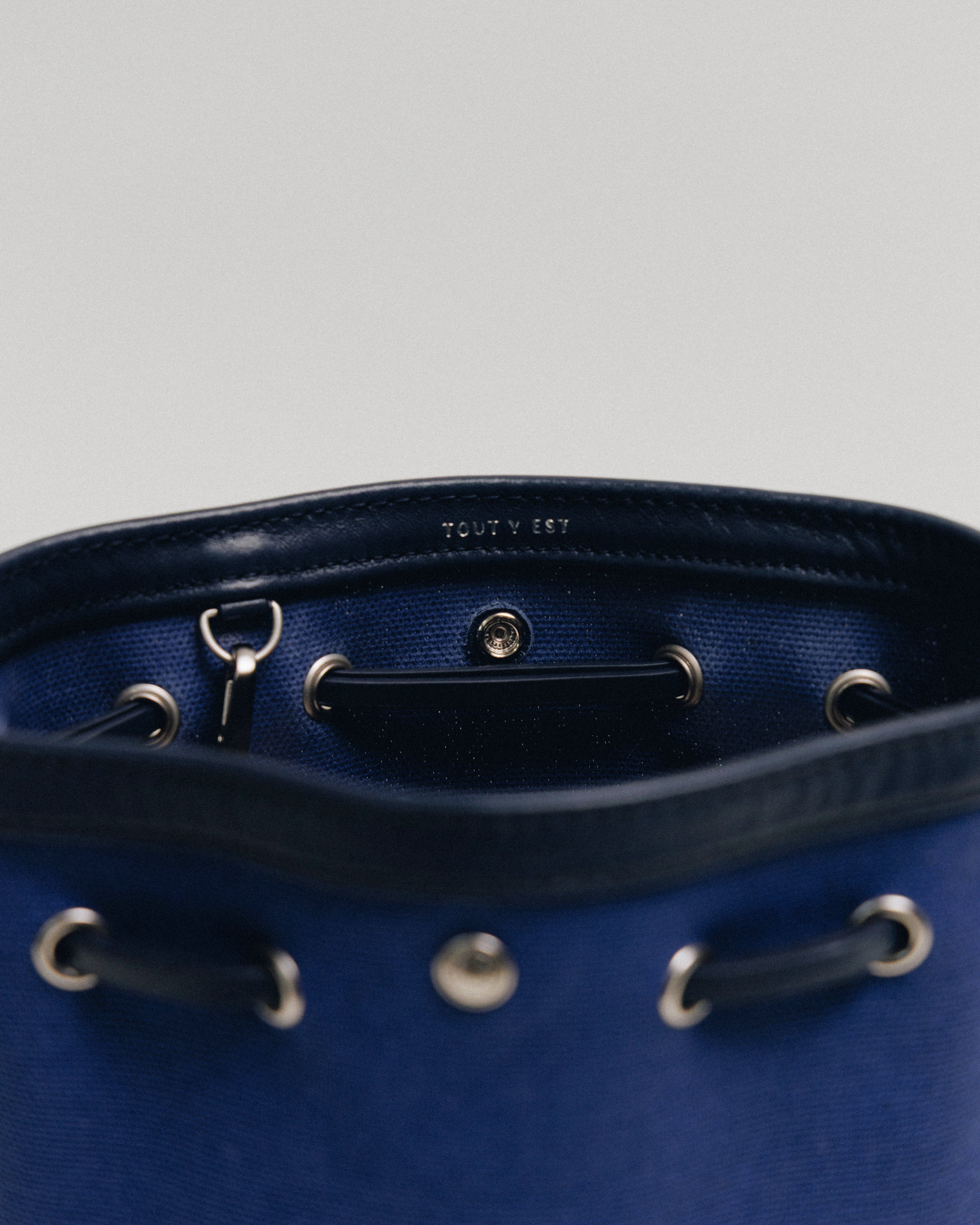 SAC COQUILLE BUCKET MINI BLUE – TOUT Y EST JP
