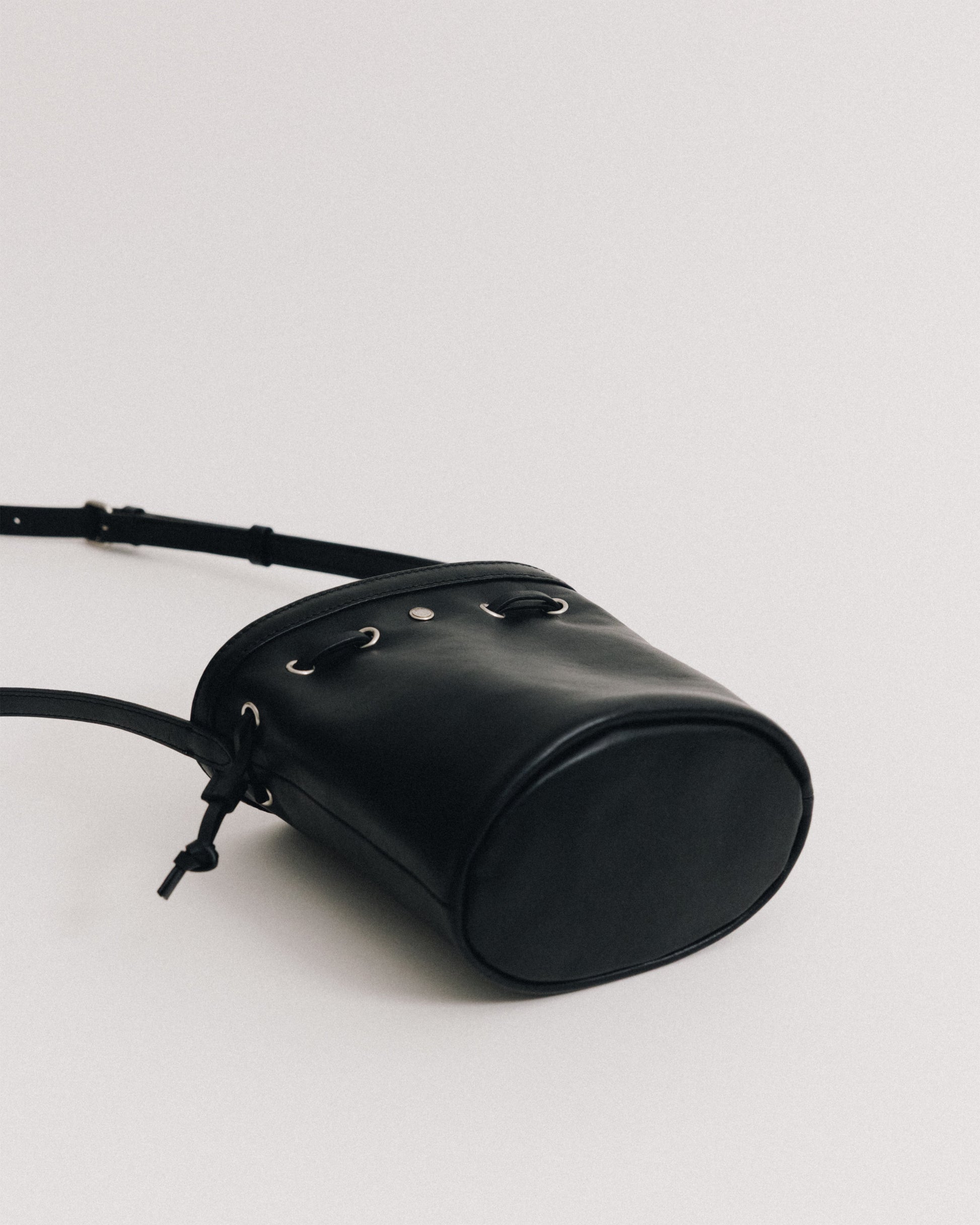 SAC COQUILLE BUCKET MINI SOFT BLACK