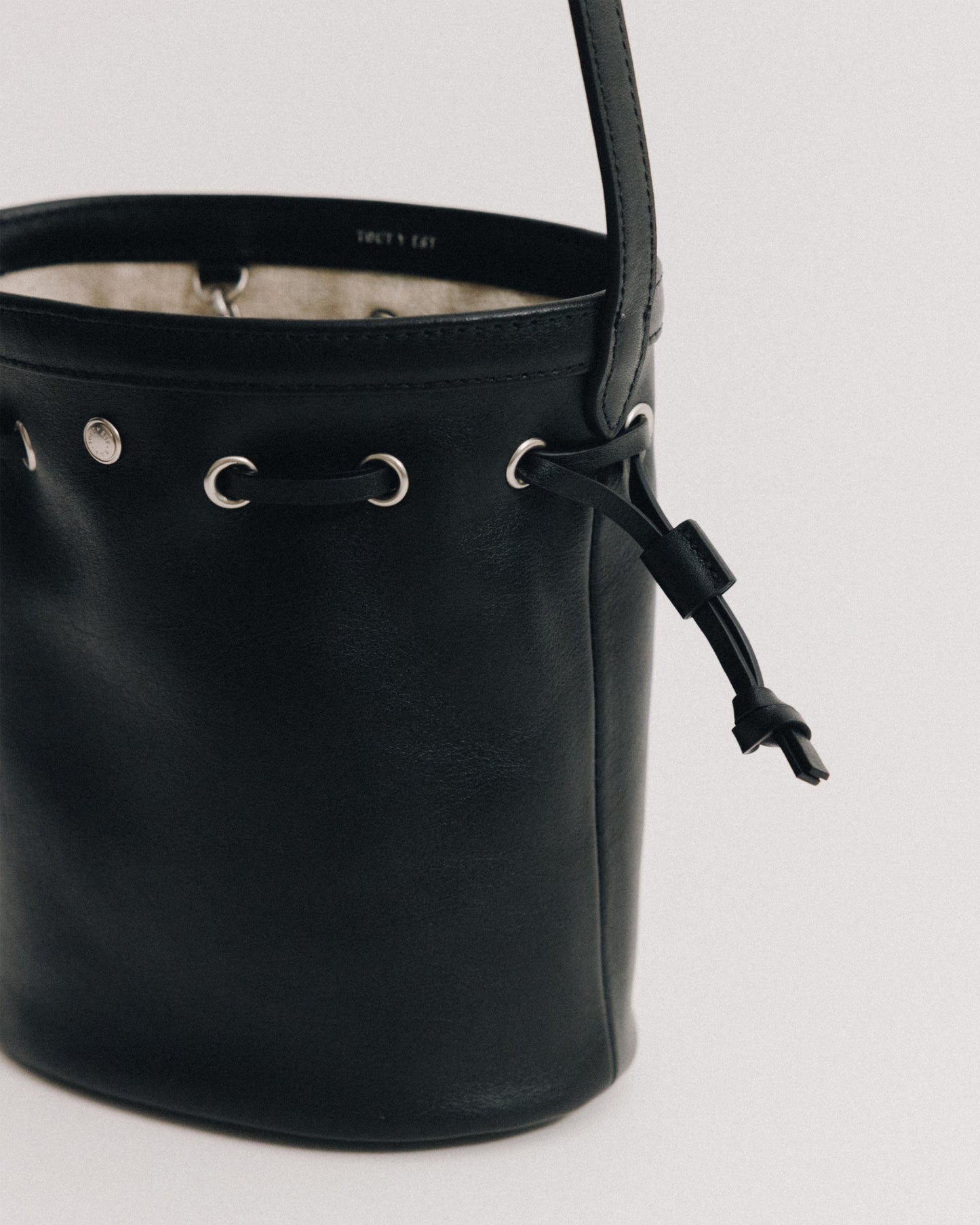 SAC COQUILLE BUCKET MINI SOFT BLACK