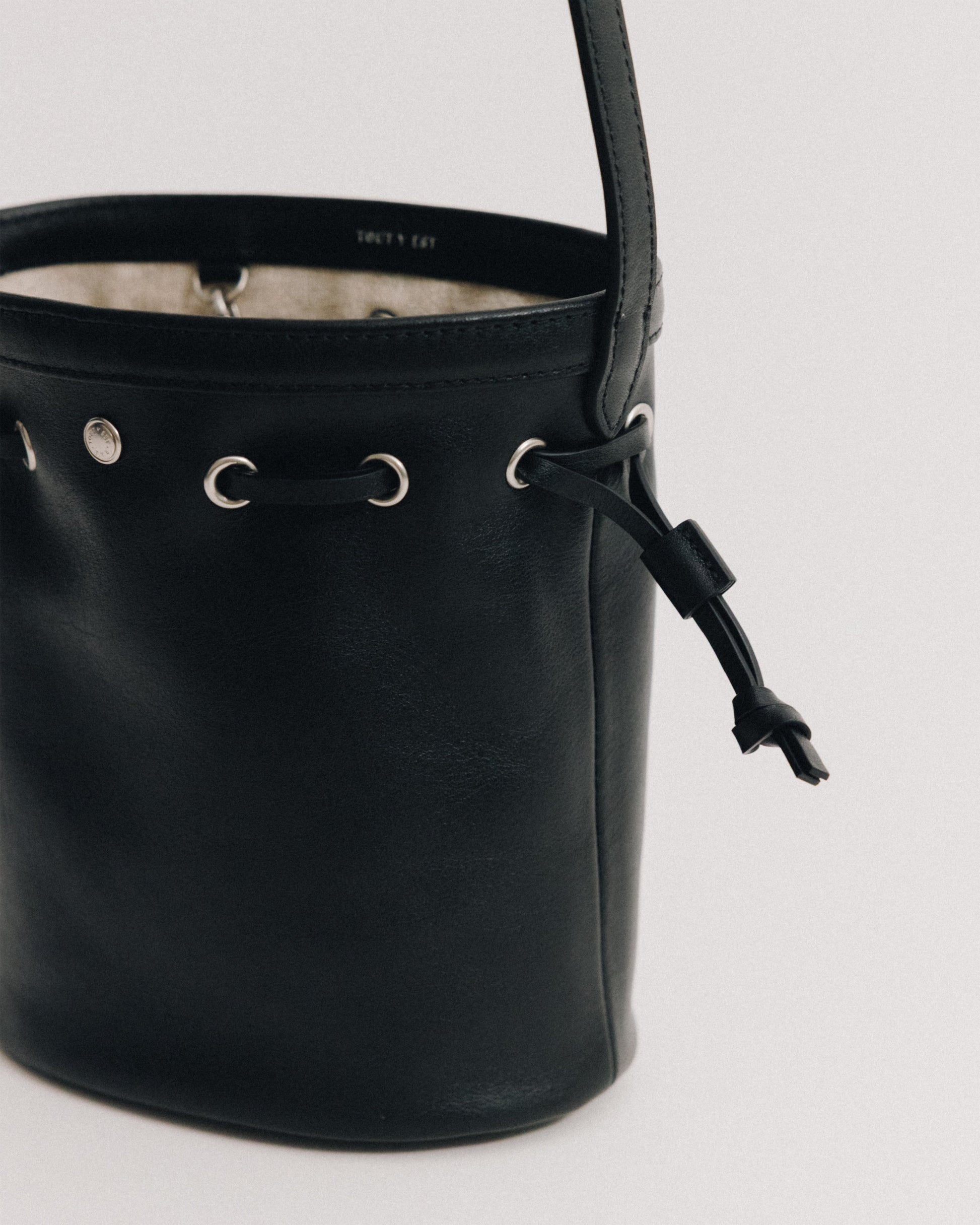 SAC COQUILLE BUCKET MINI SOFT BLACK