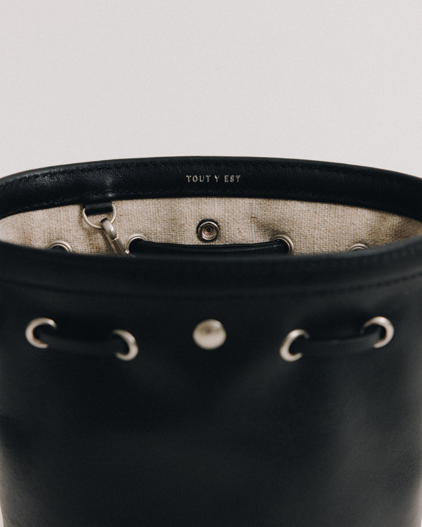 SAC COQUILLE BUCKET MINI SOFT BLACK