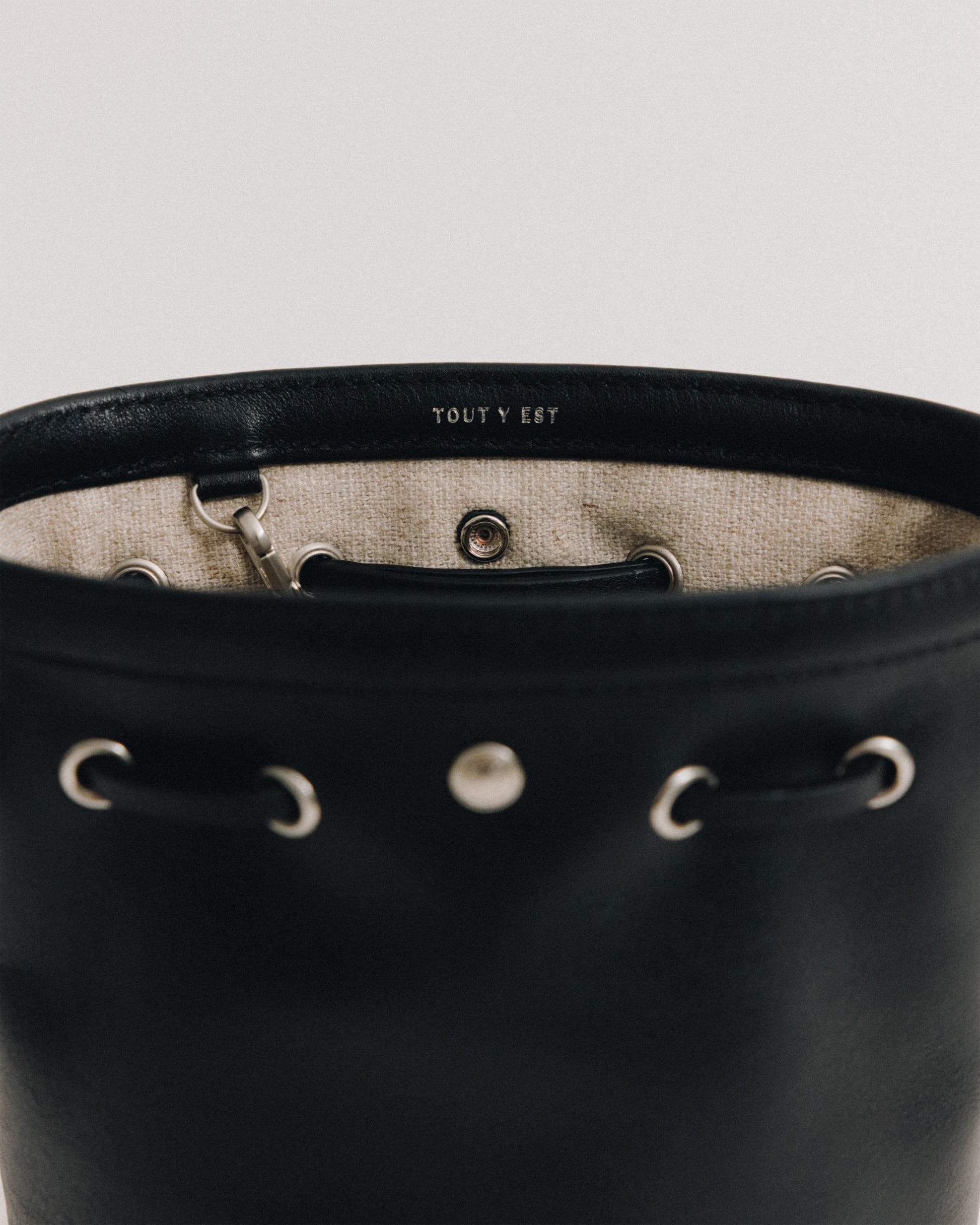 SAC COQUILLE BUCKET MINI SOFT BLACK