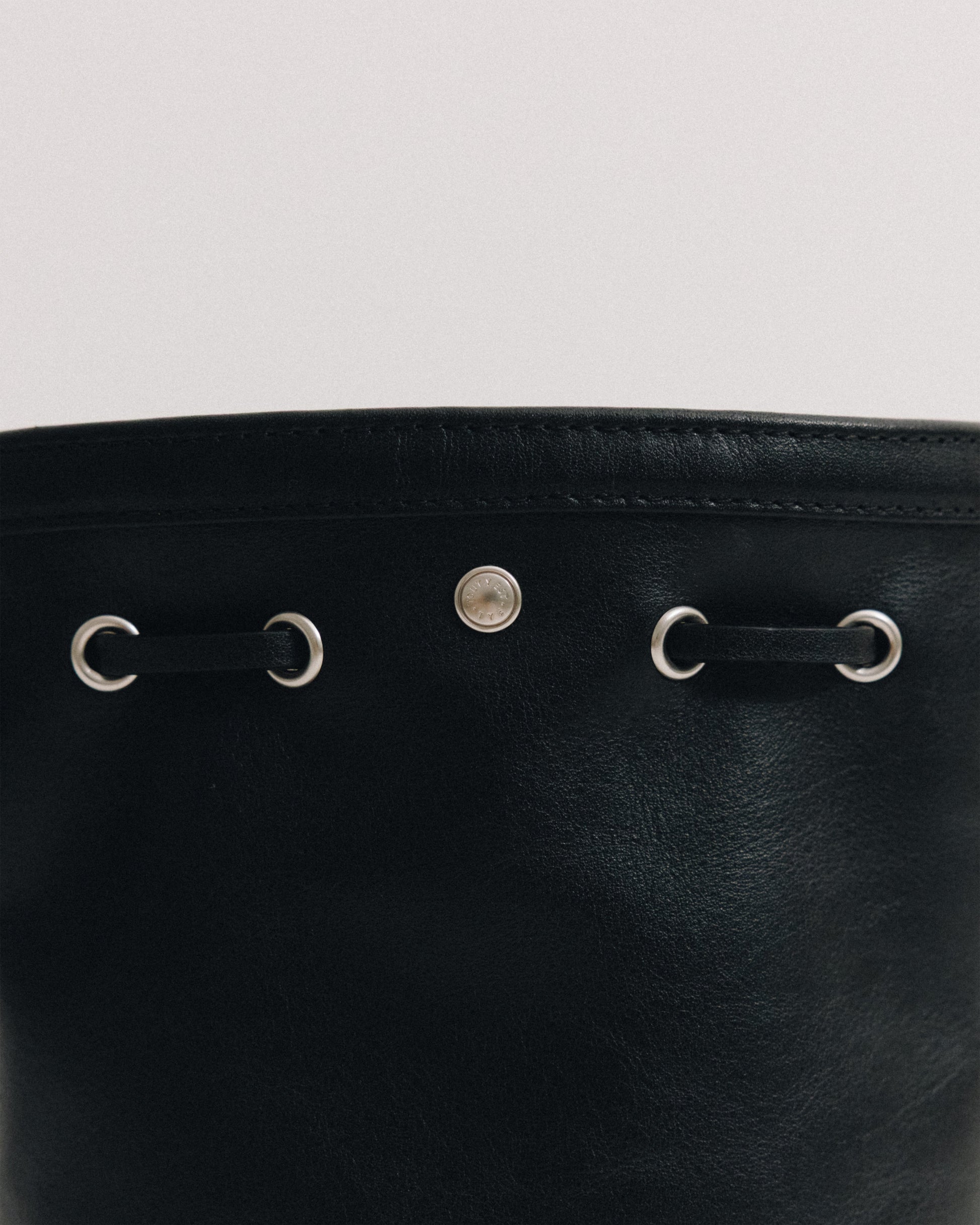 SAC COQUILLE BUCKET MINI SOFT BLACK