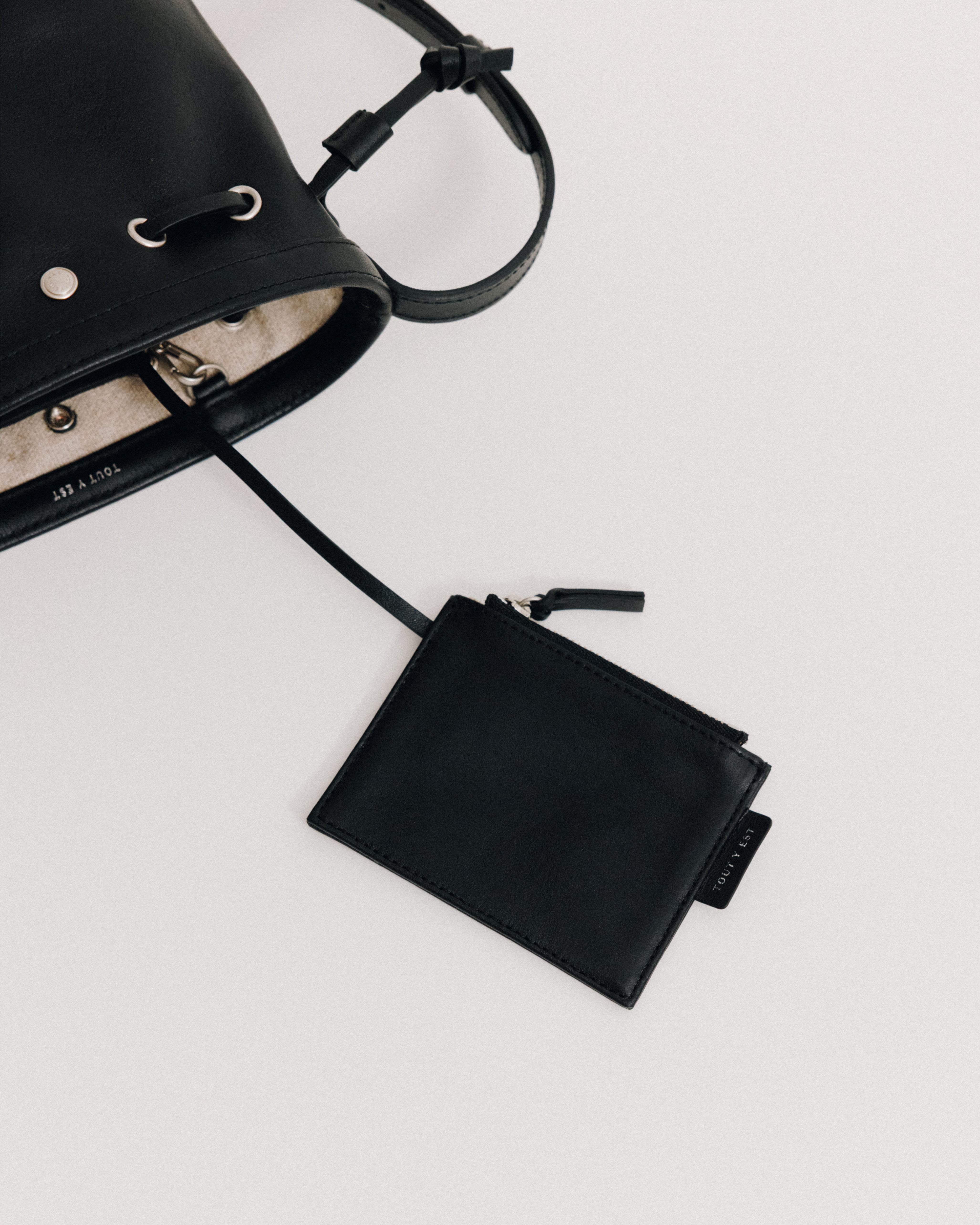 SAC COQUILLE BUCKET MINI SOFT BLACK – TOUT Y EST JP