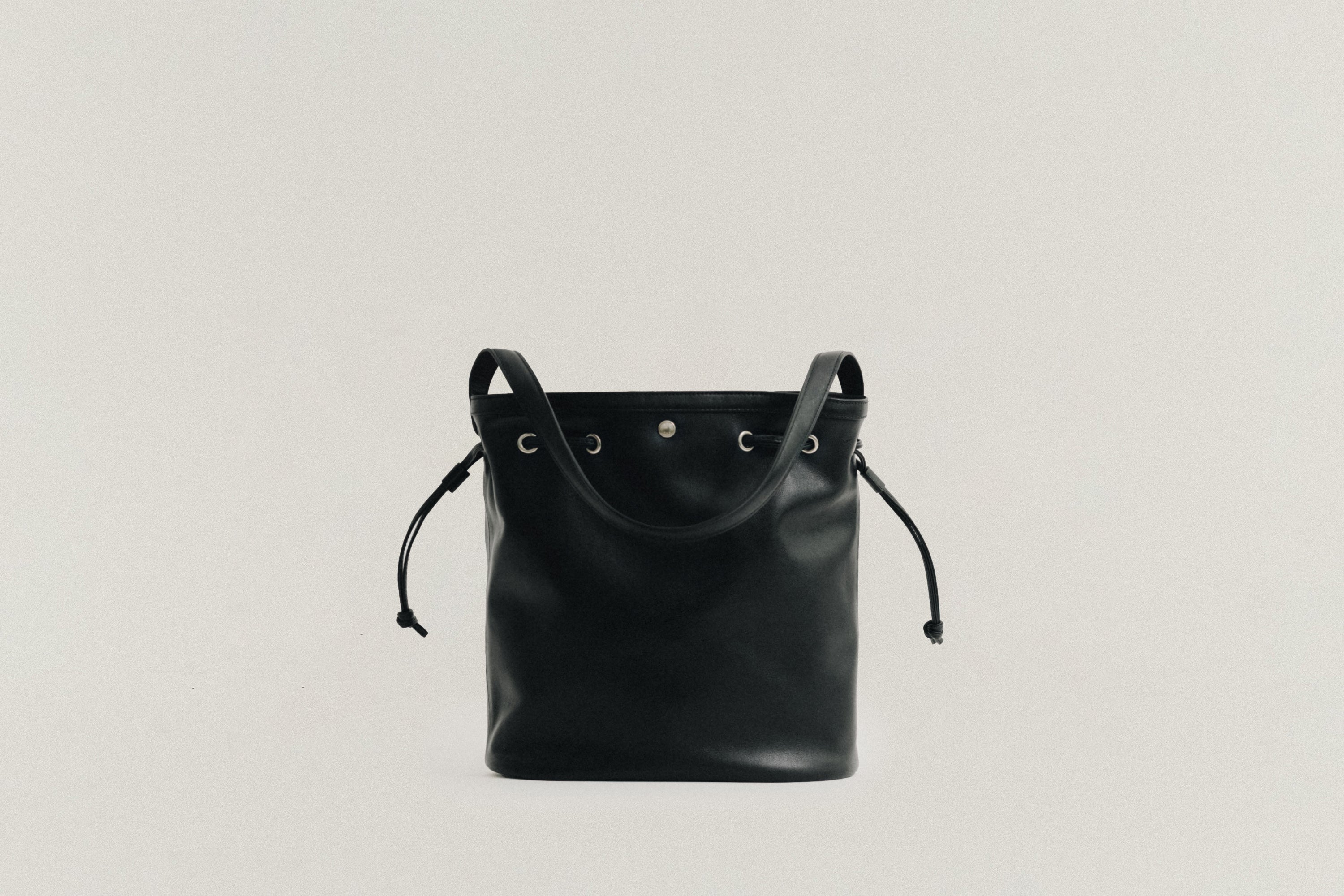 SAC COQUILLE BUCKET SOFT BLACK – TOUT Y EST JP