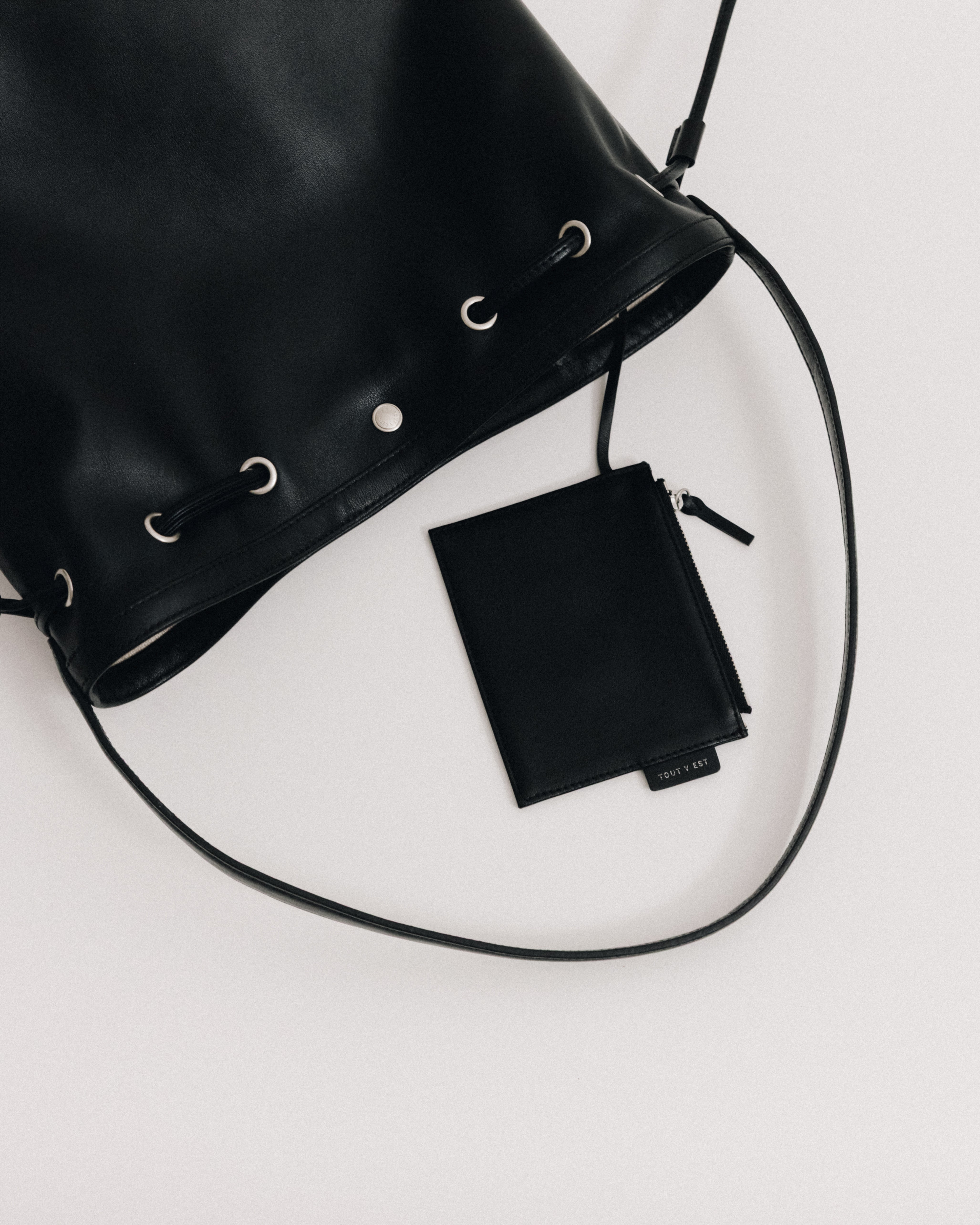 SAC COQUILLE BUCKET SOFT BLACK – TOUT Y EST JP