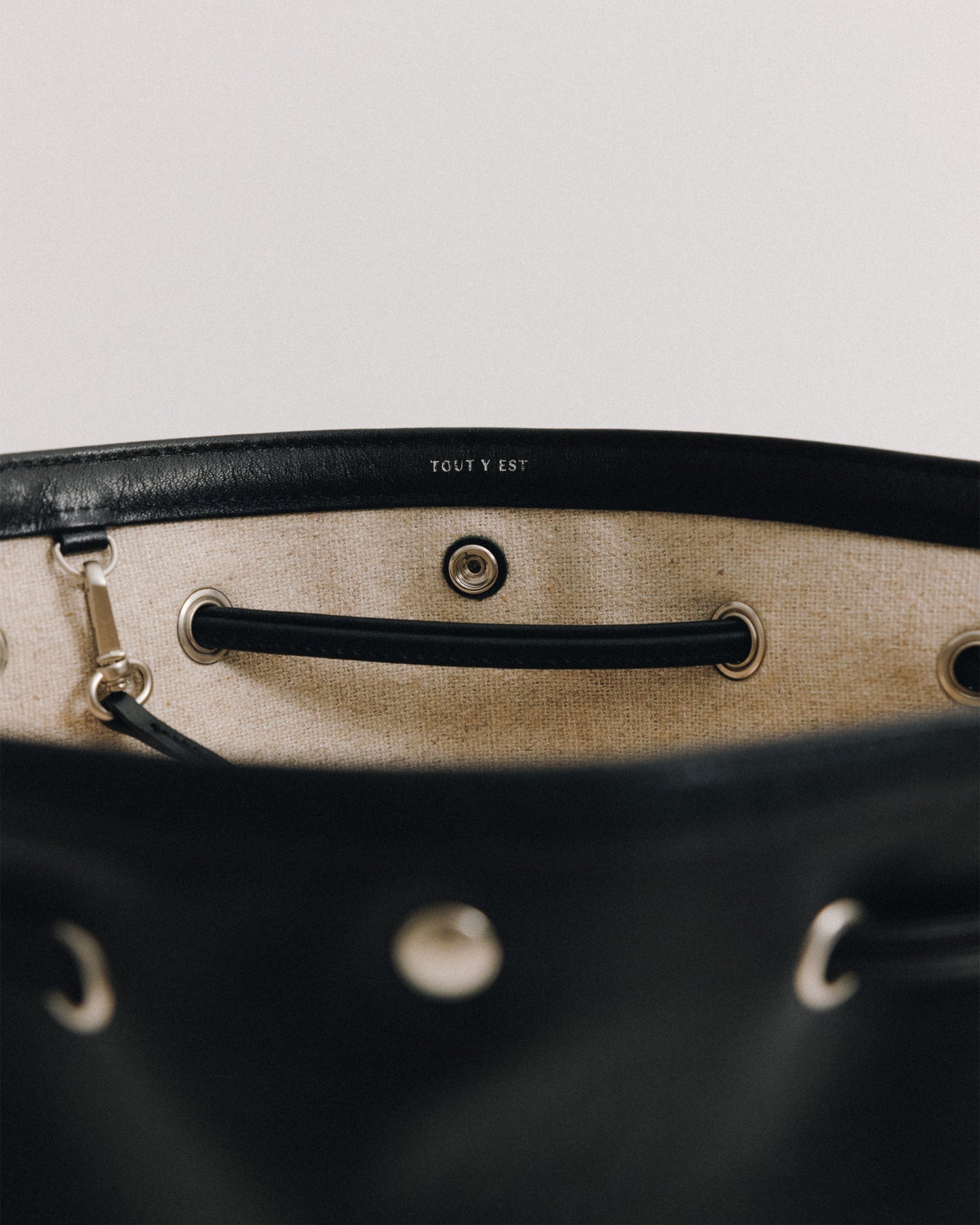 SAC COQUILLE BUCKET SOFT BLACK