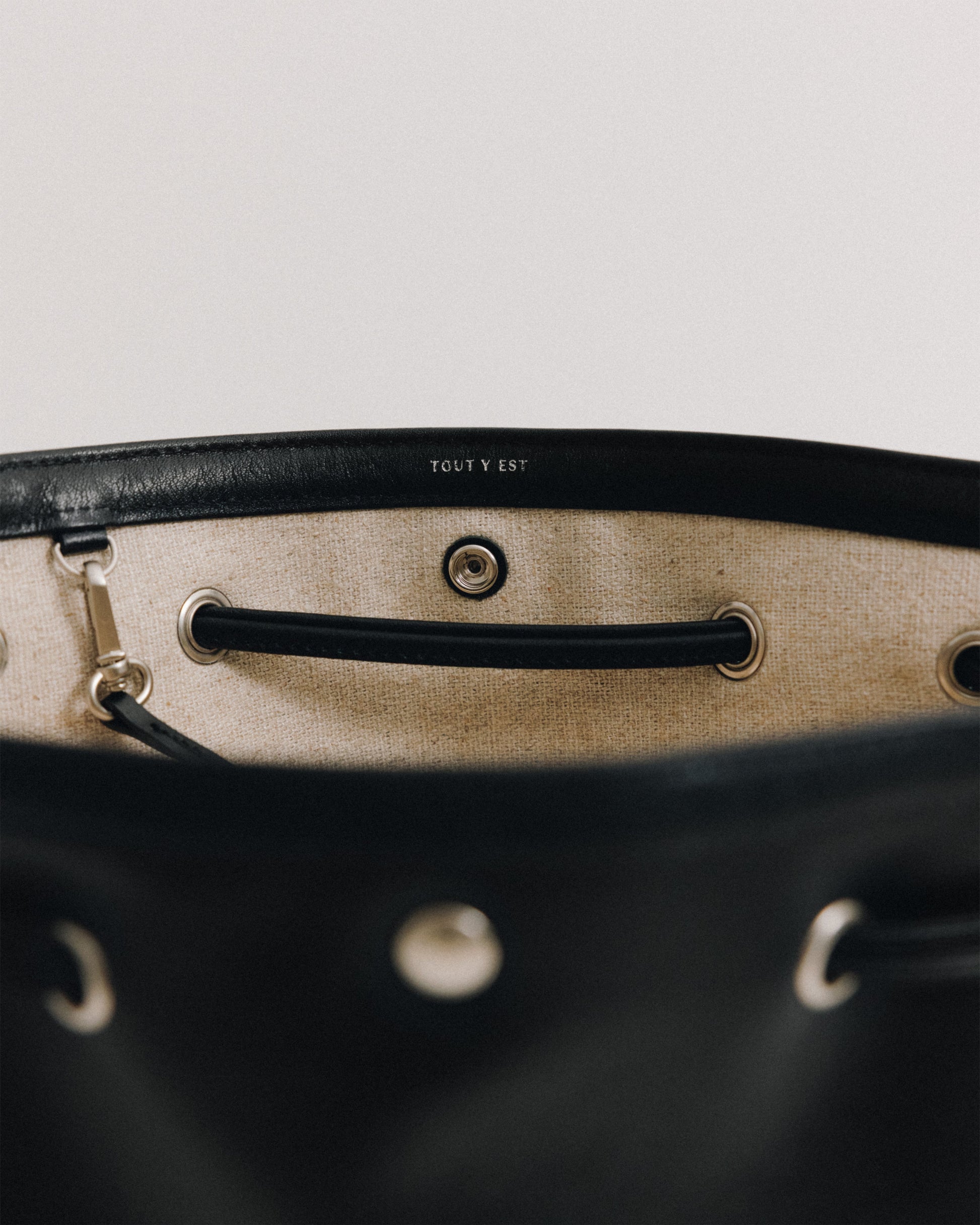SAC COQUILLE BUCKET SOFT BLACK