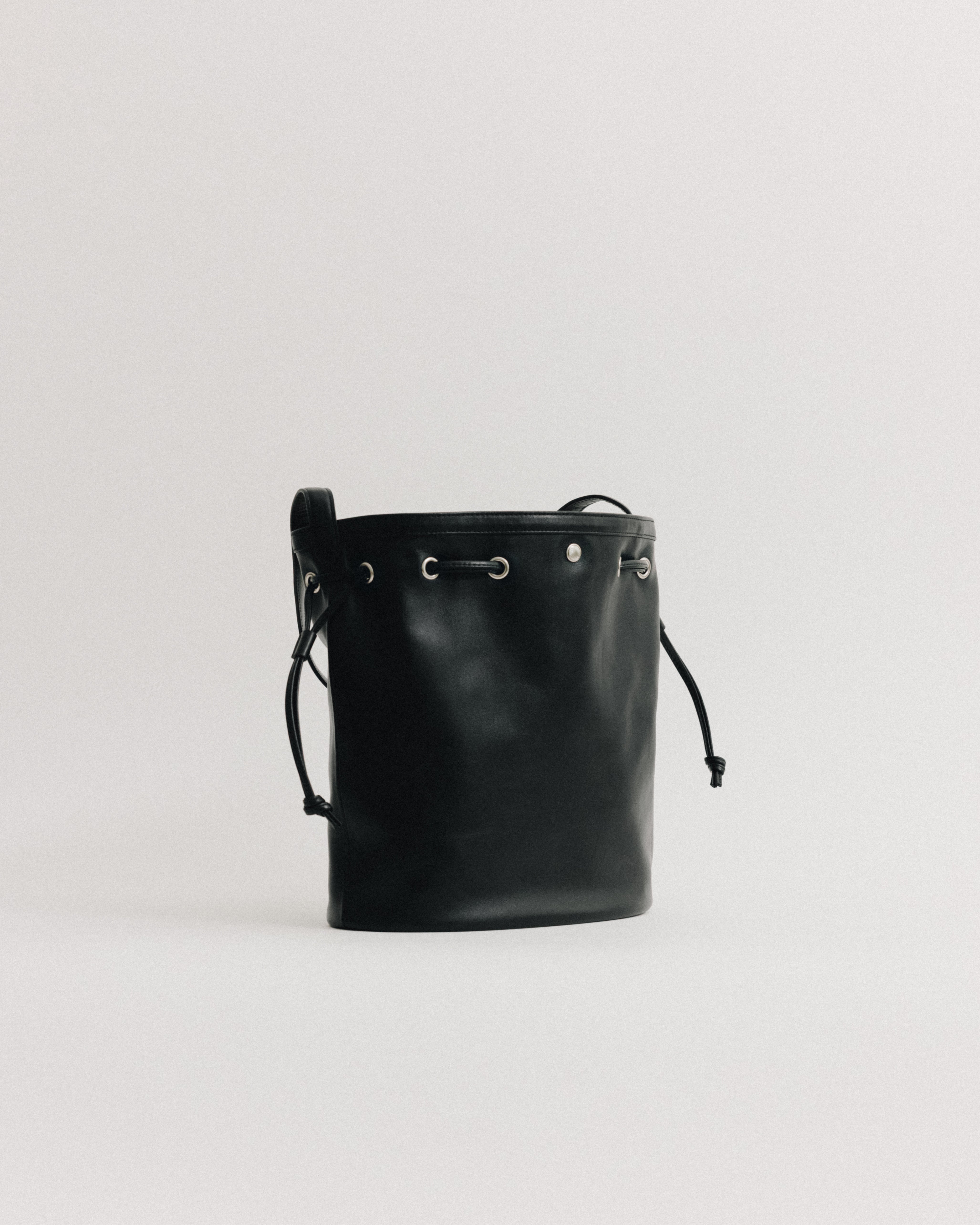 TOUT Y EST✨️完売品✨️SAC COQUILLE BUCKETバケツバッグ SAC COQUILLE BUCKET SOFT BLACK – TOUT Y EST JP