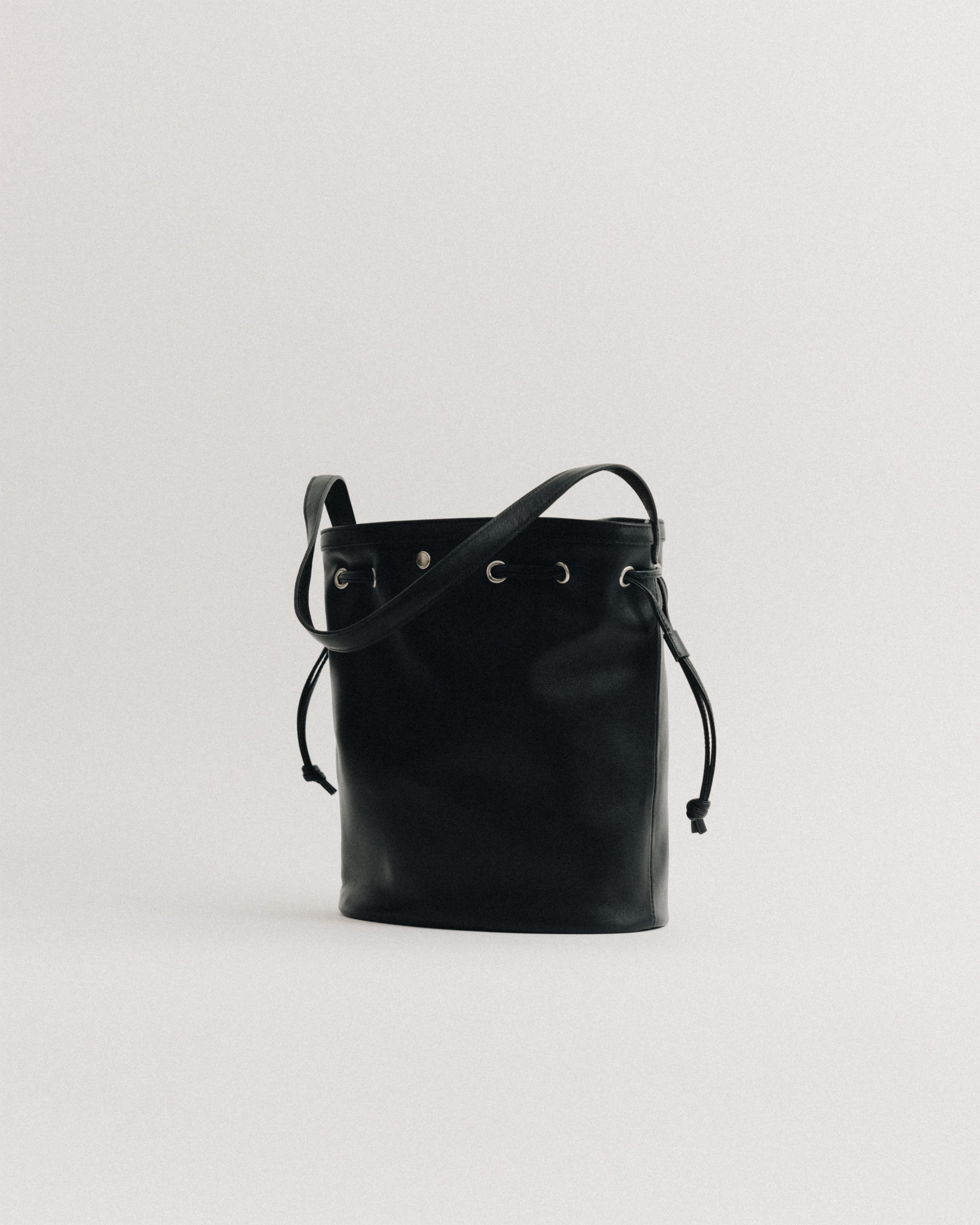 SAC COQUILLE BUCKET SOFT BLACK – TOUT Y EST JP