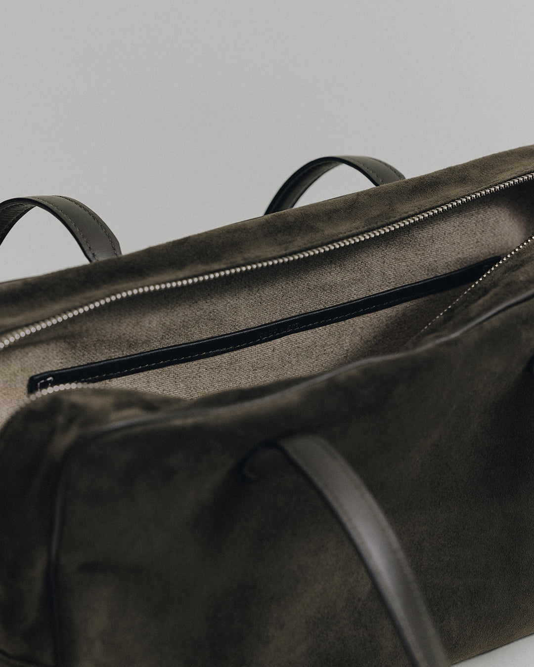 SAC LOQUET SUEDE KHAKI – TOUT Y EST JP