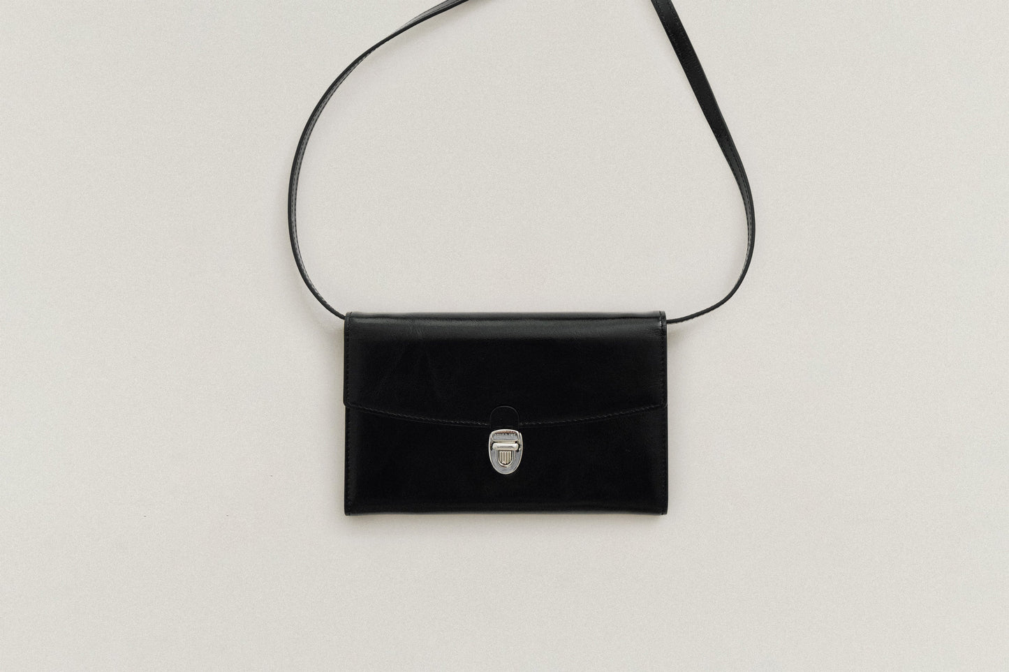 PORTE CARTES LOQUET ÉPAULE BLACK