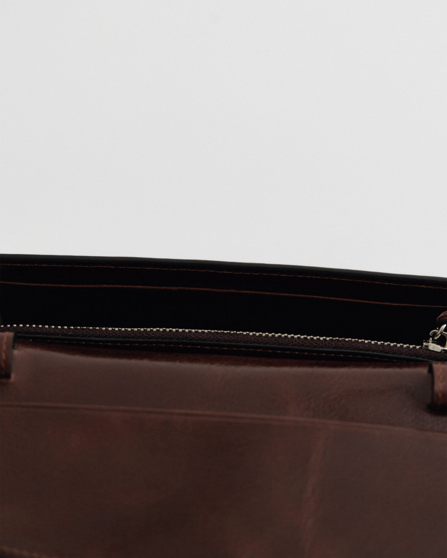 PORTE CARTES LOQUET ÉPAULE BROWN