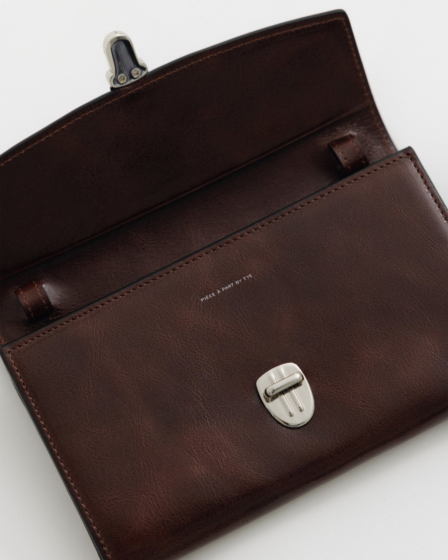 PORTE CARTES LOQUET ÉPAULE BROWN