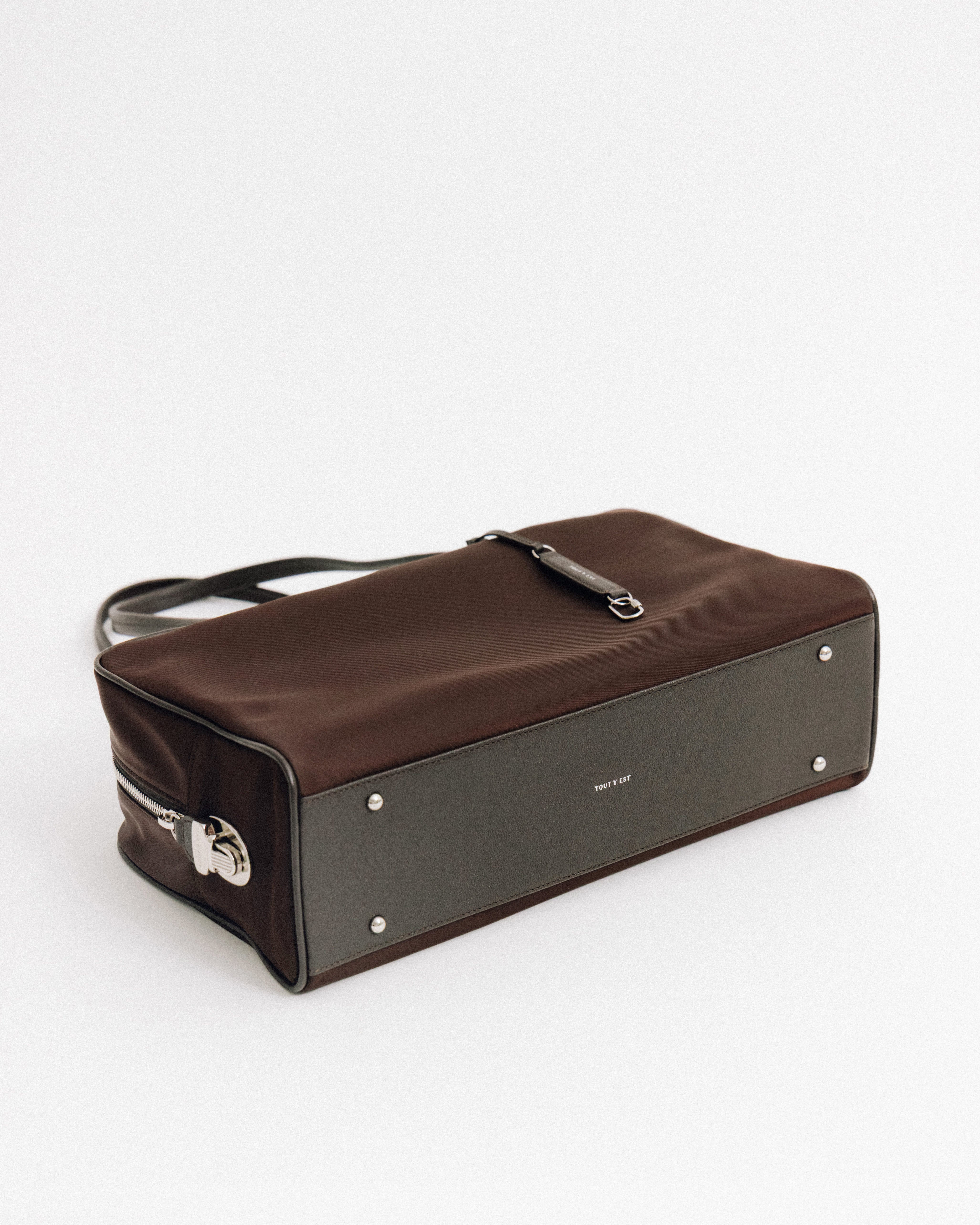 TOUT Y EST ナイロンバック　ブラウン SAC LOQUET NYLON BROWN – TOUT Y EST JP