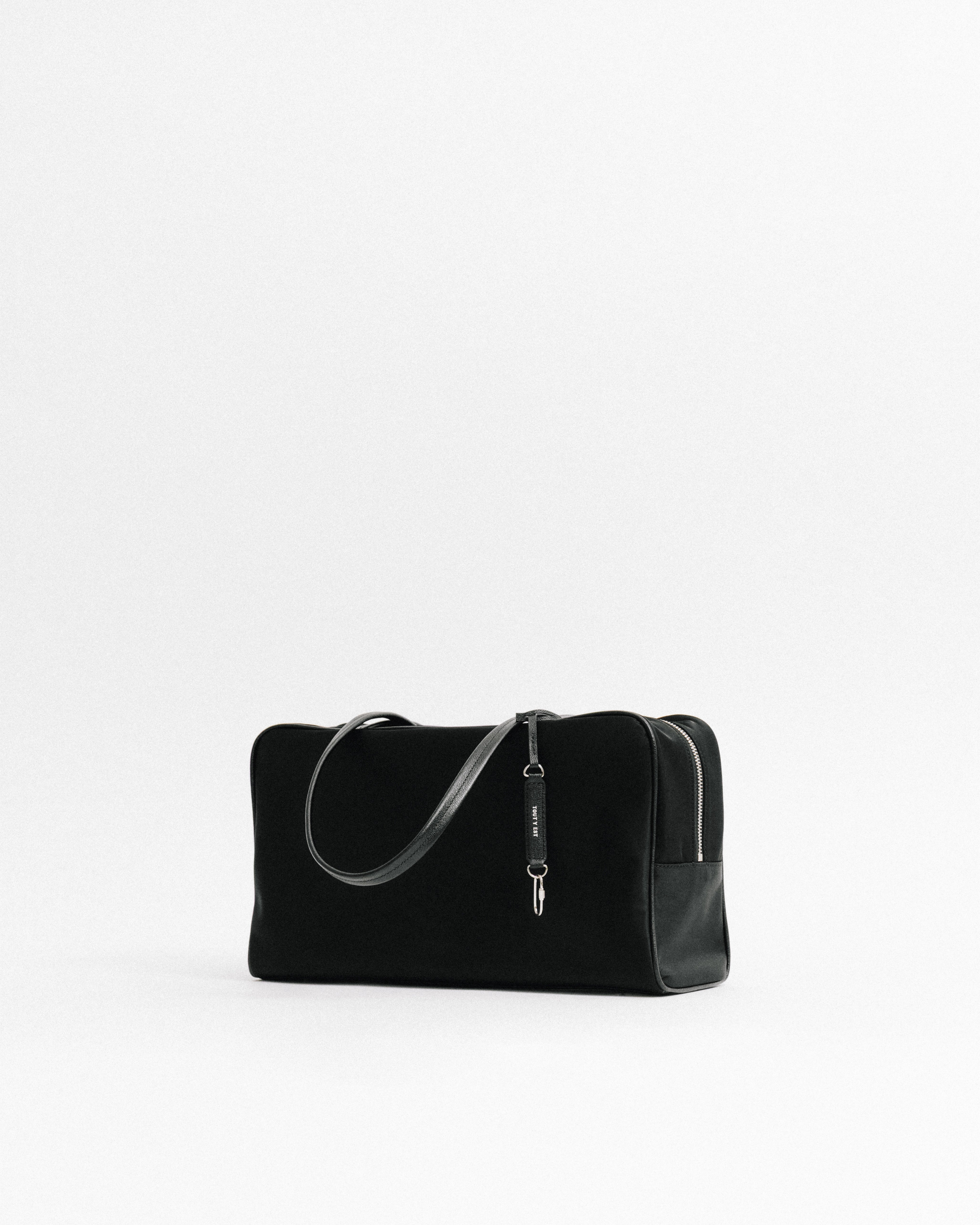 TOUT Y EST ブラックハンドバッグ SAC LOQUET NYLON BLACK – TOUT Y EST JP
