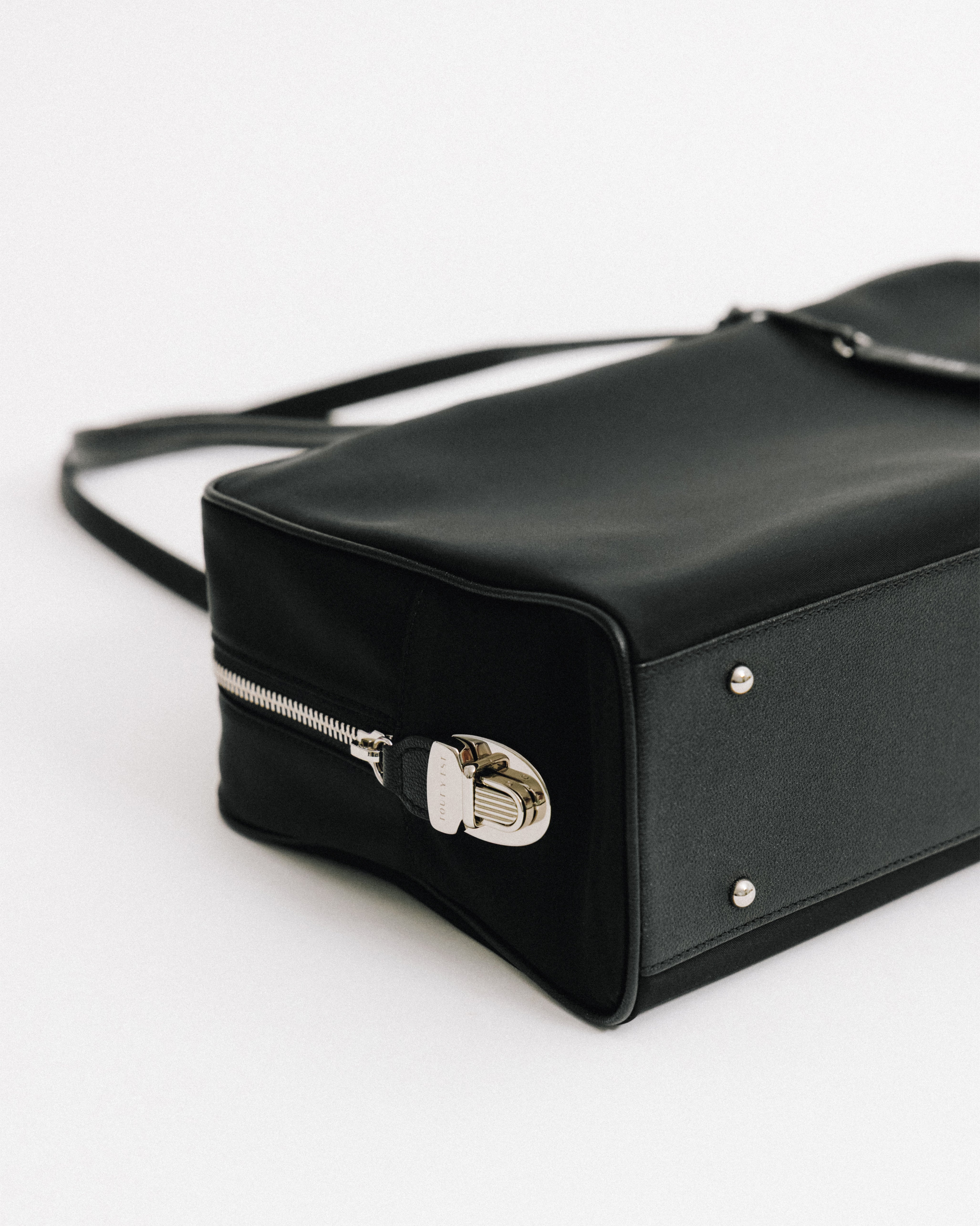 SAC LOQUET NYLON BLACK – TOUT Y EST JP