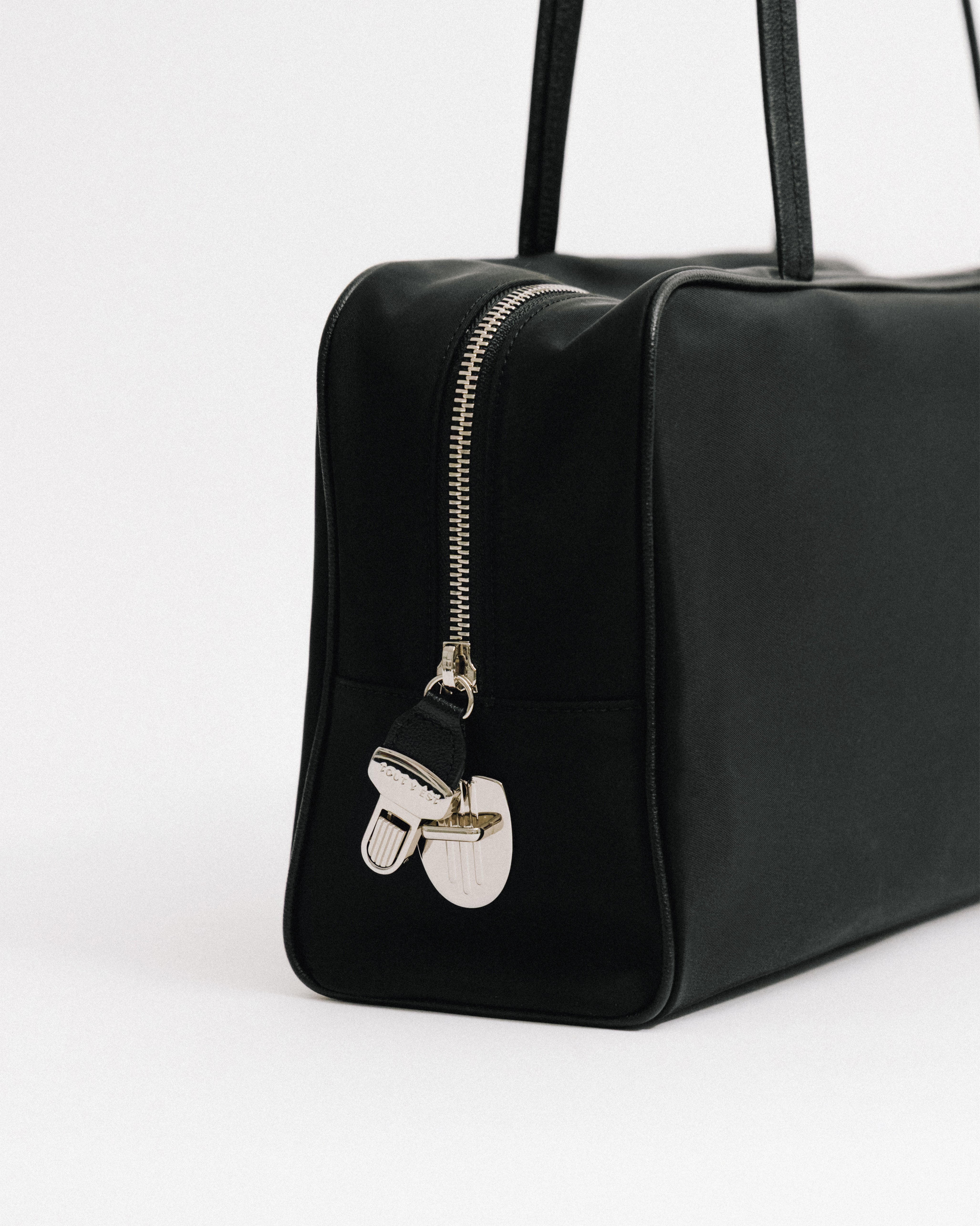 SAC LOQUET NYLON BLACK – TOUT Y EST JP