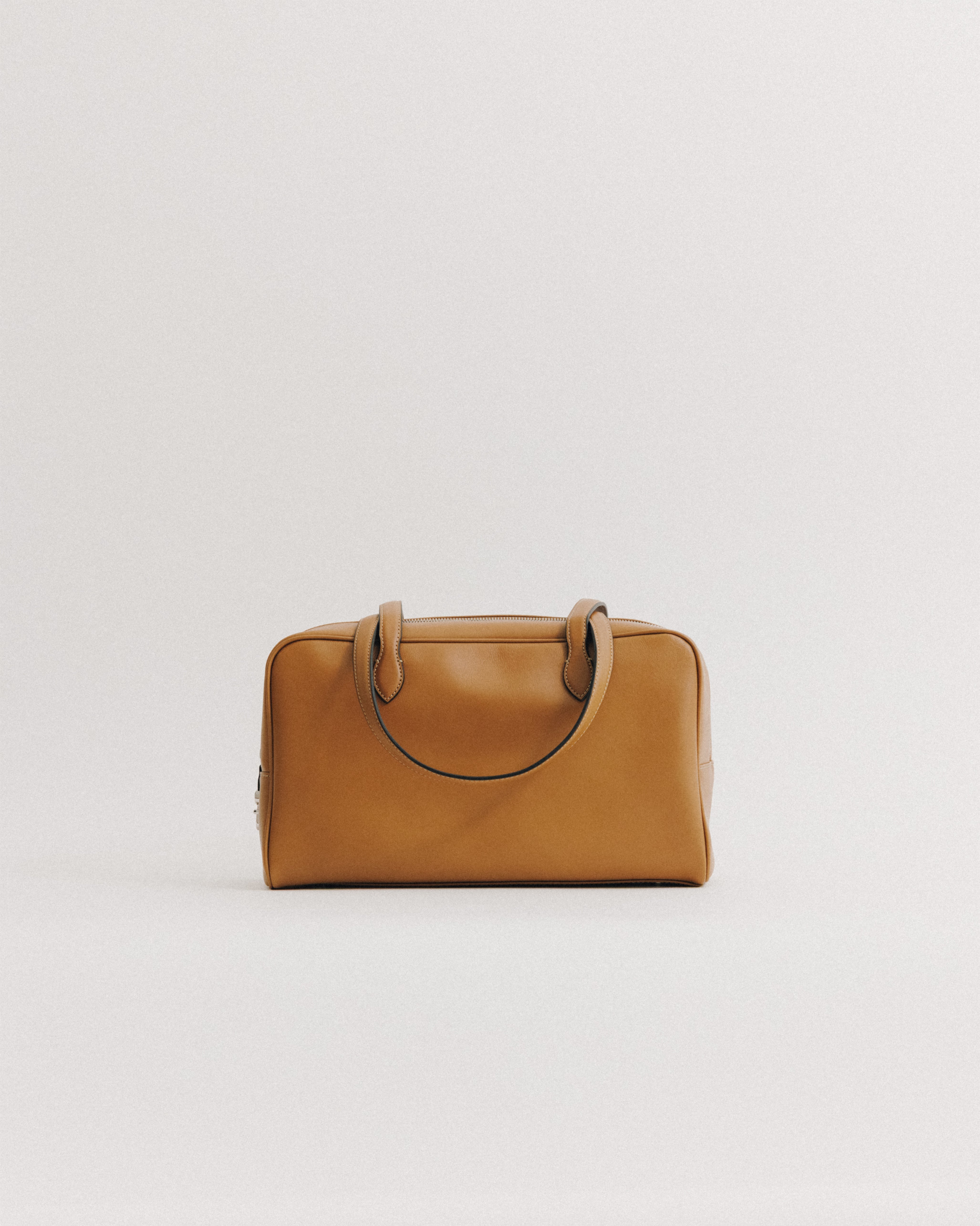 トゥティエ TOUT Y EST ロケバック small caramel SAC LOQUET SOFT CARAMEL – TOUT Y EST JP