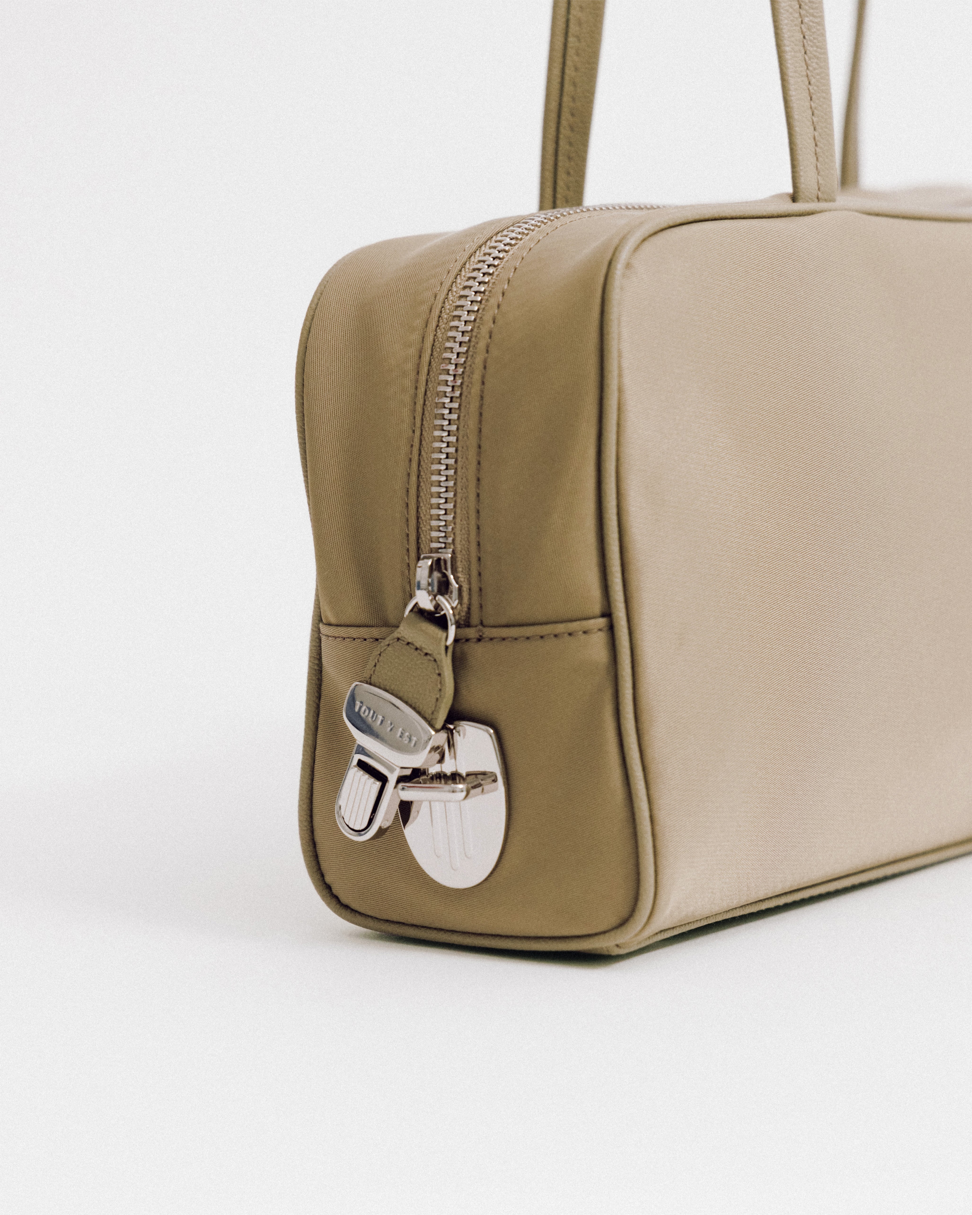 SAC LOQUET NYLON SMALL BEIGE – TOUT Y EST JP