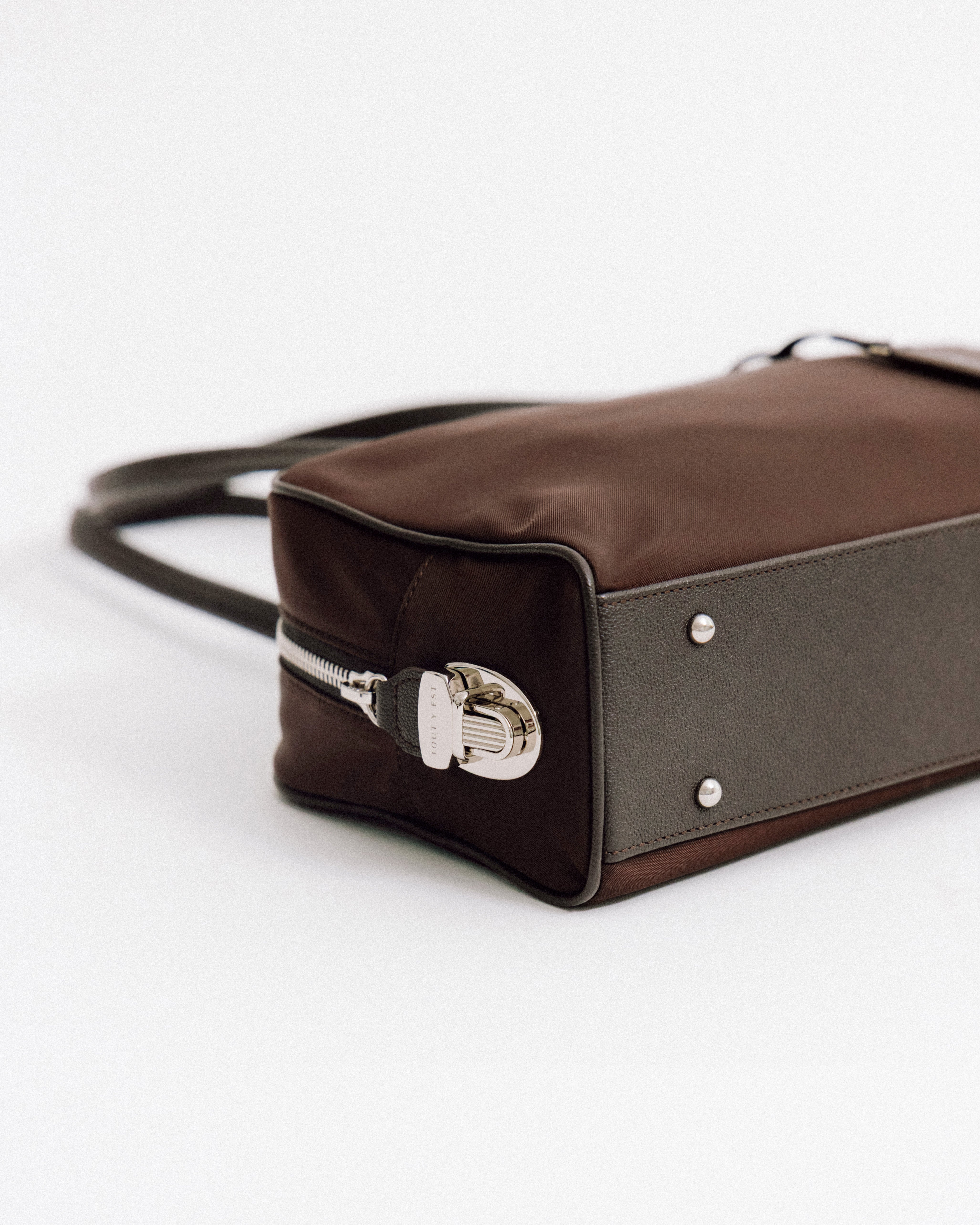 SAC LOQUET NYLON SMALL BROWN – TOUT Y EST JP