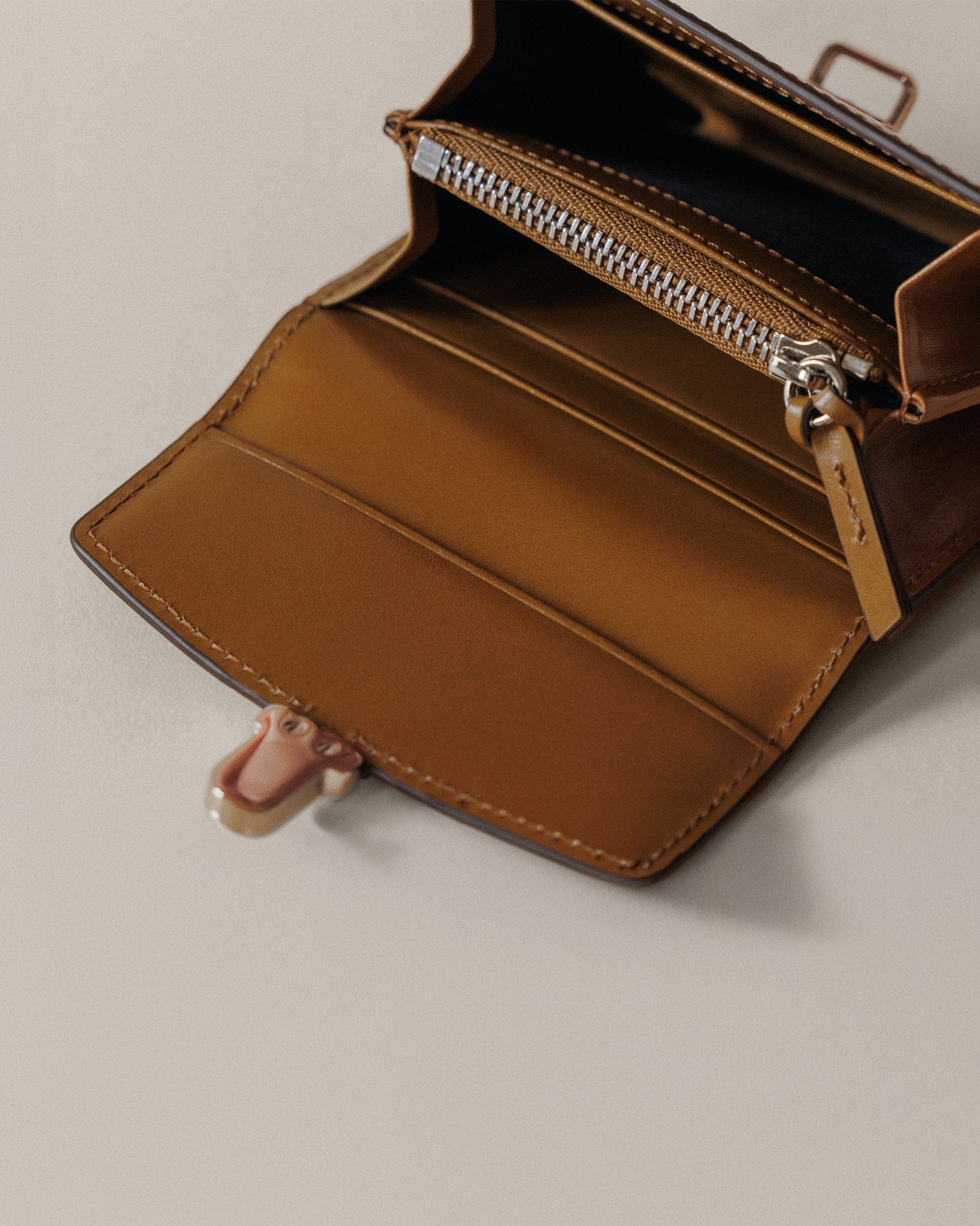 TOUT Y EST フォルテカルツロケウォレット財布 PORTE CARTES LOQUET CARAMEL – TOUT Y EST JP