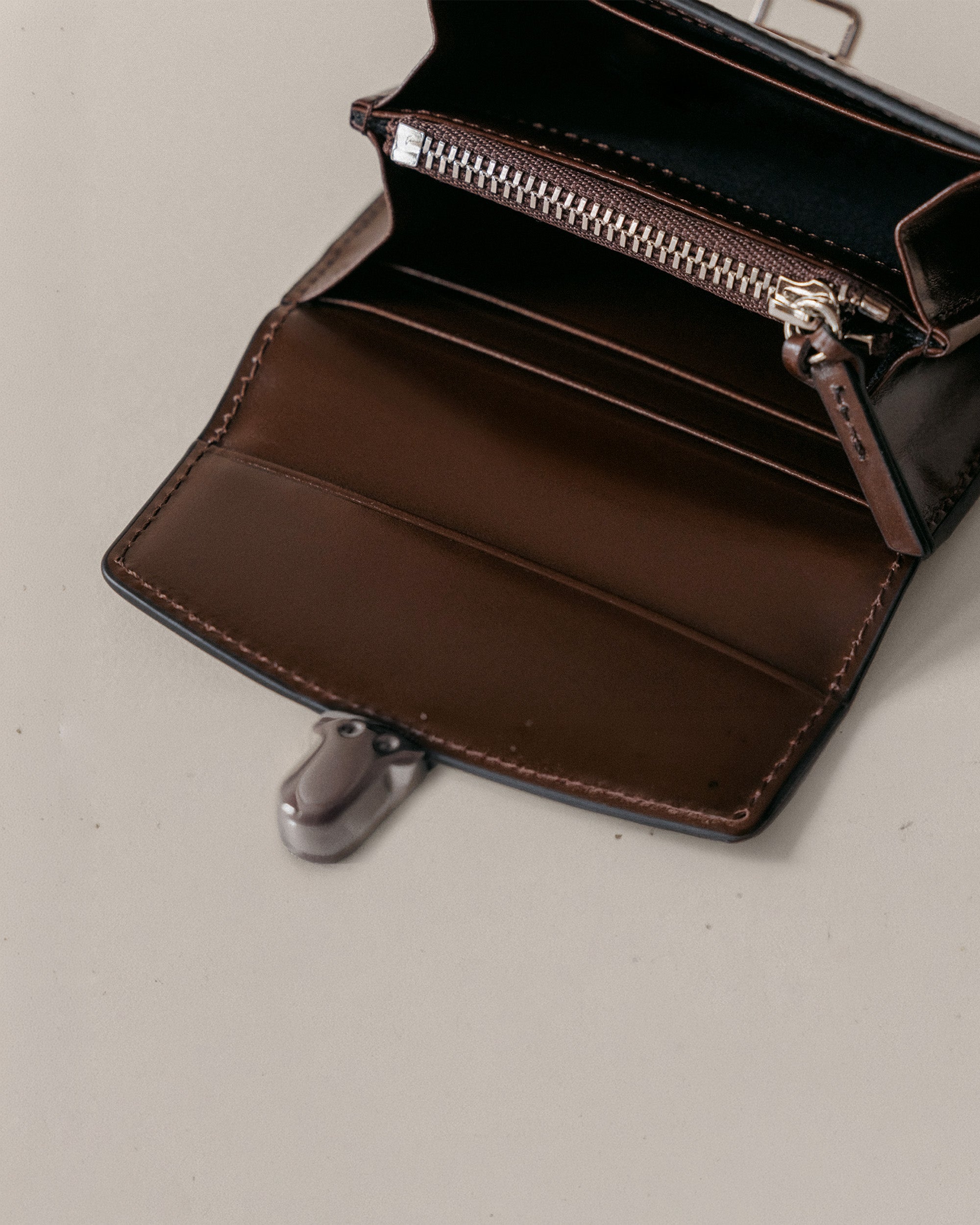 PORTE CARTES LOQUET CROCO BROWN – TOUT Y EST JP