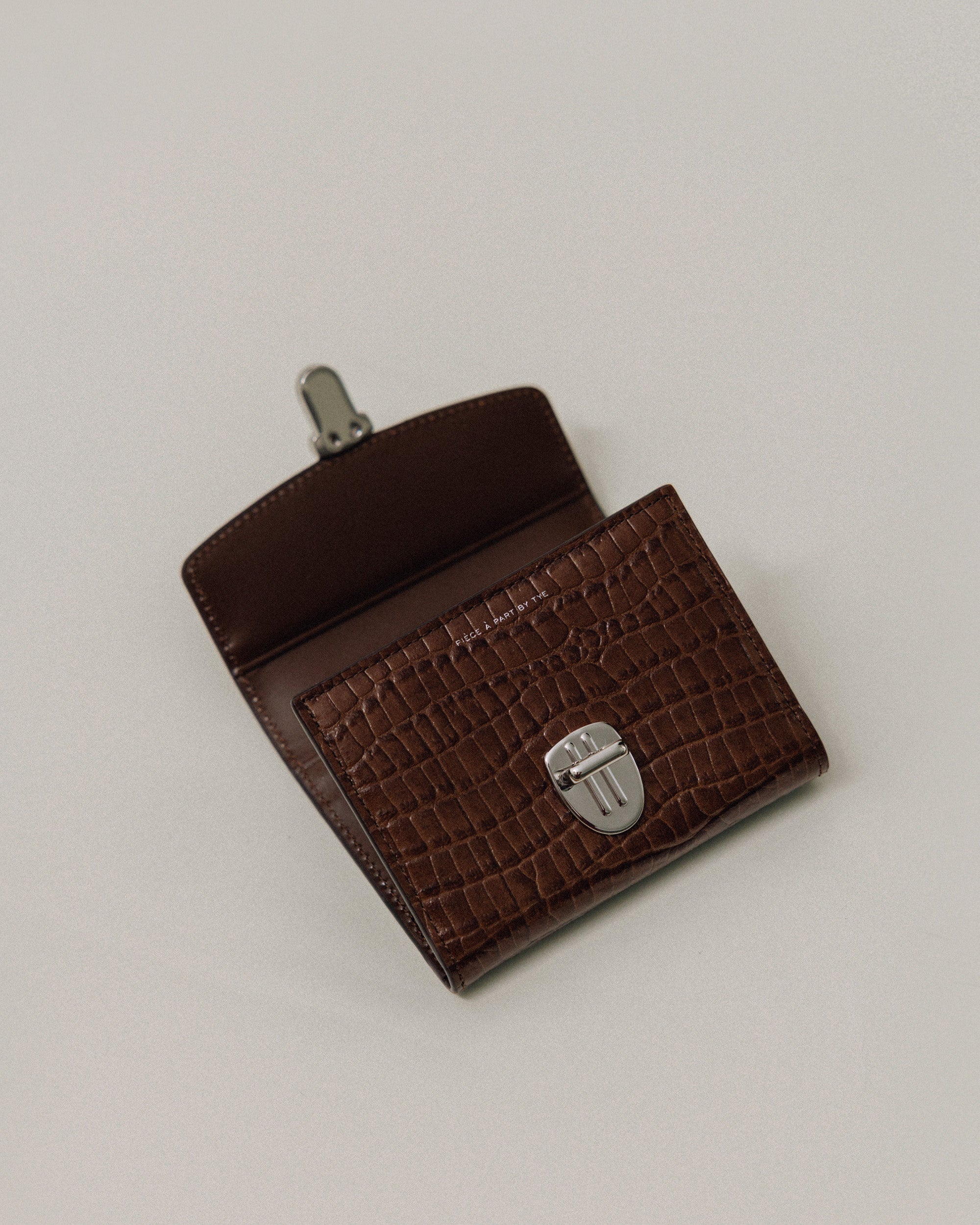PORTE CARTES LOQUET CROCO BROWN – TOUT Y EST JP