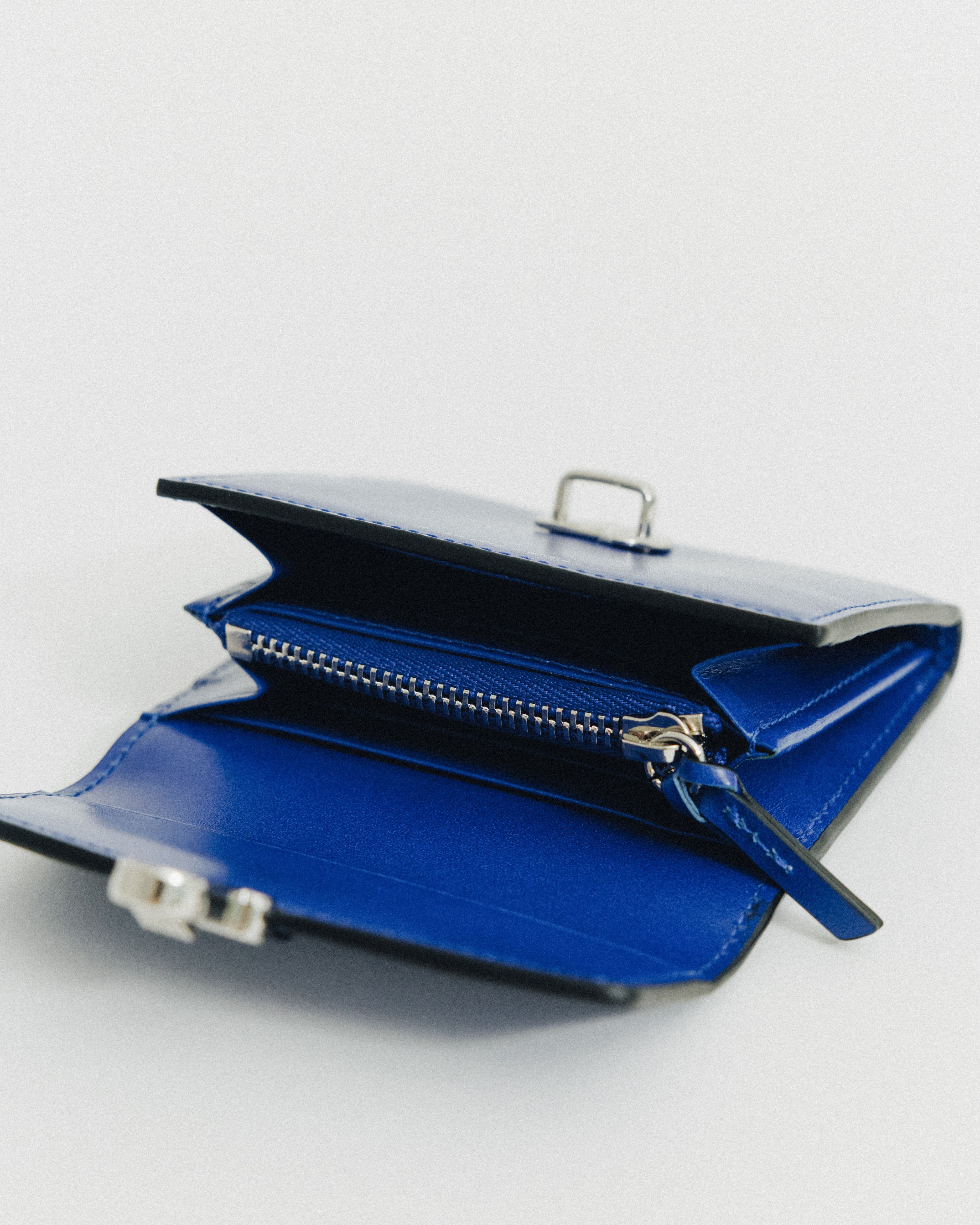 PORTE CARTES LOQUET BLUE – TOUT Y EST JP
