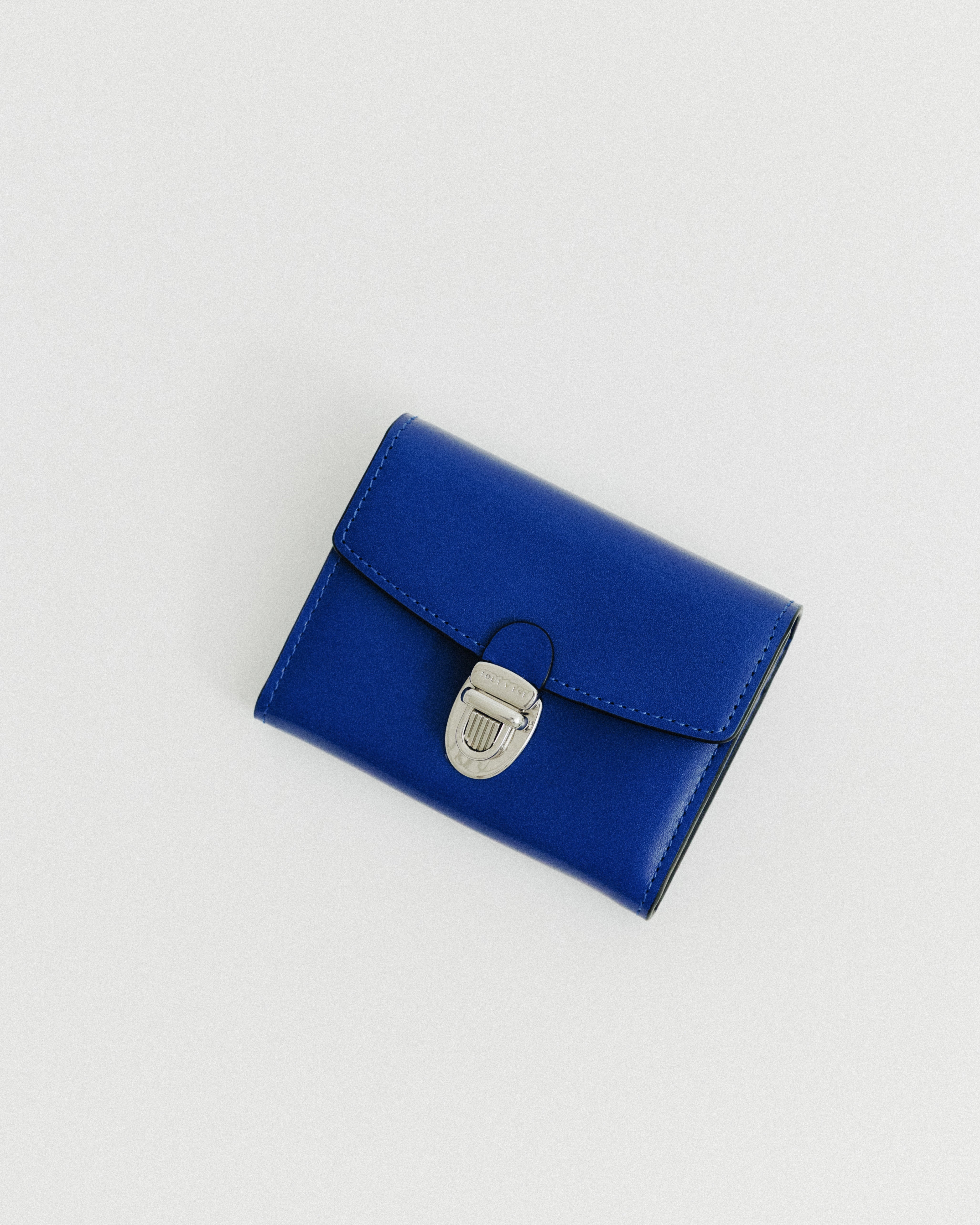 PORTE CARTES LOQUET BLUE – TOUT Y EST JP
