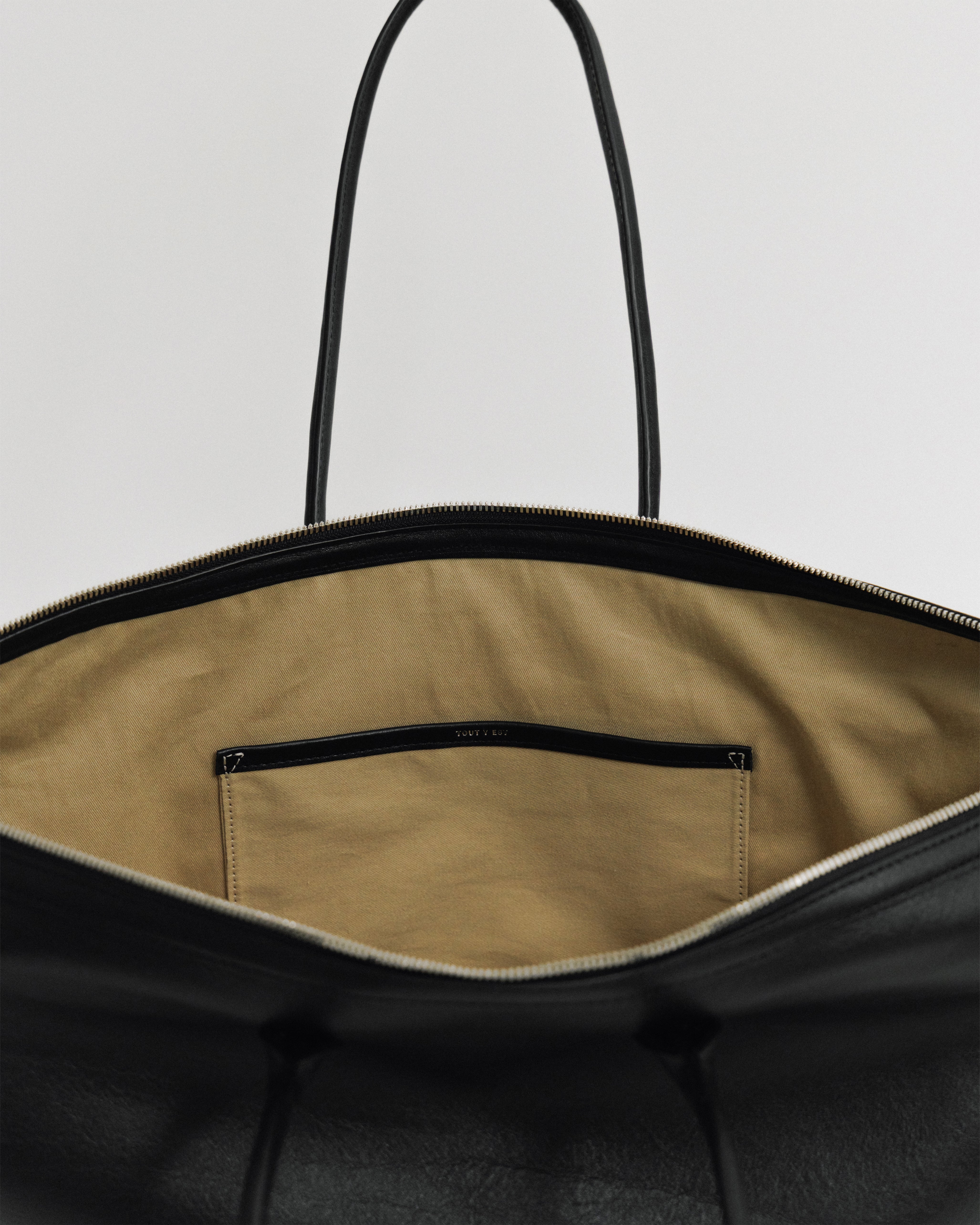 SAC PATTE BLACK – TOUT Y EST JP