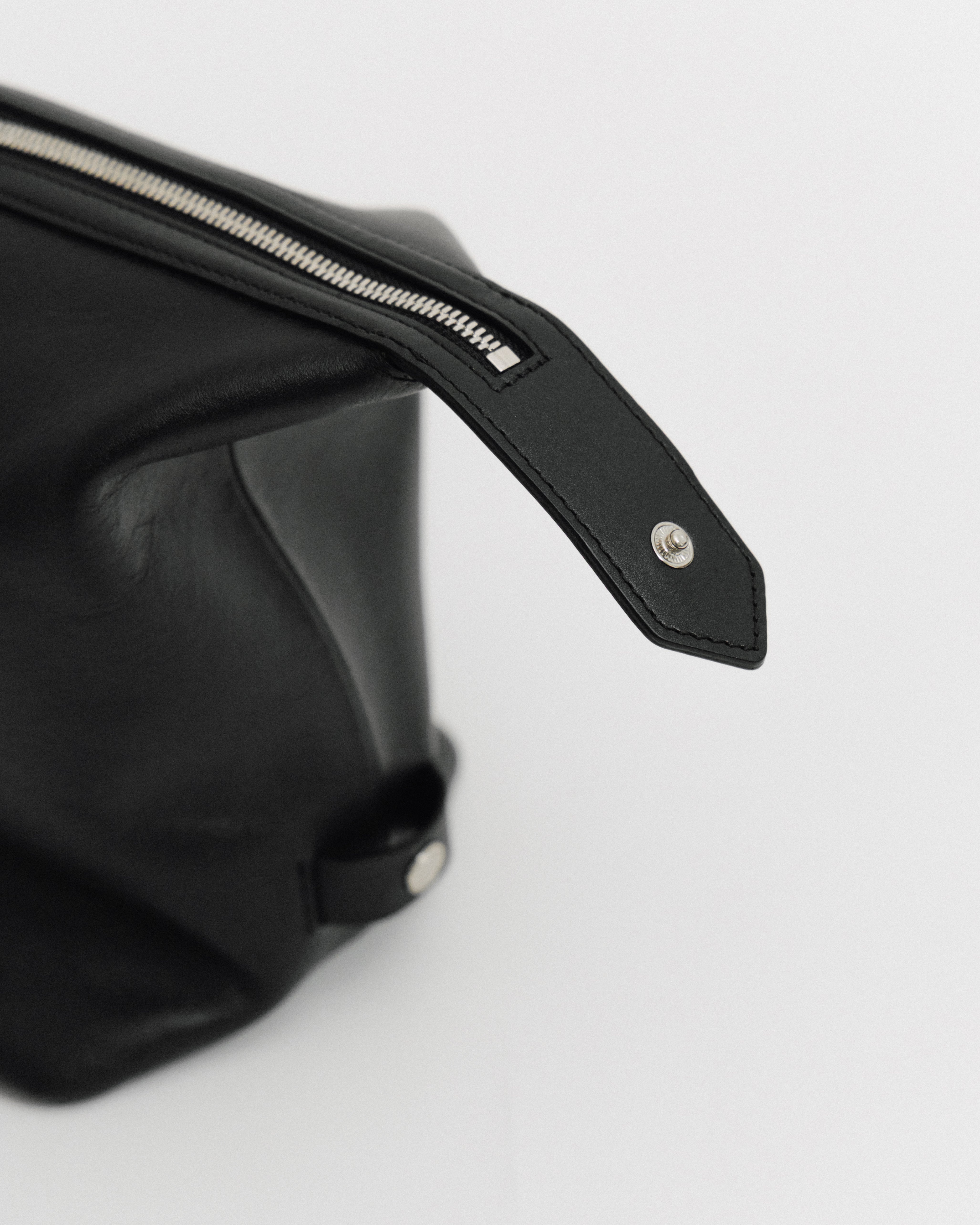 SAC PATTE BLACK – TOUT Y EST JP