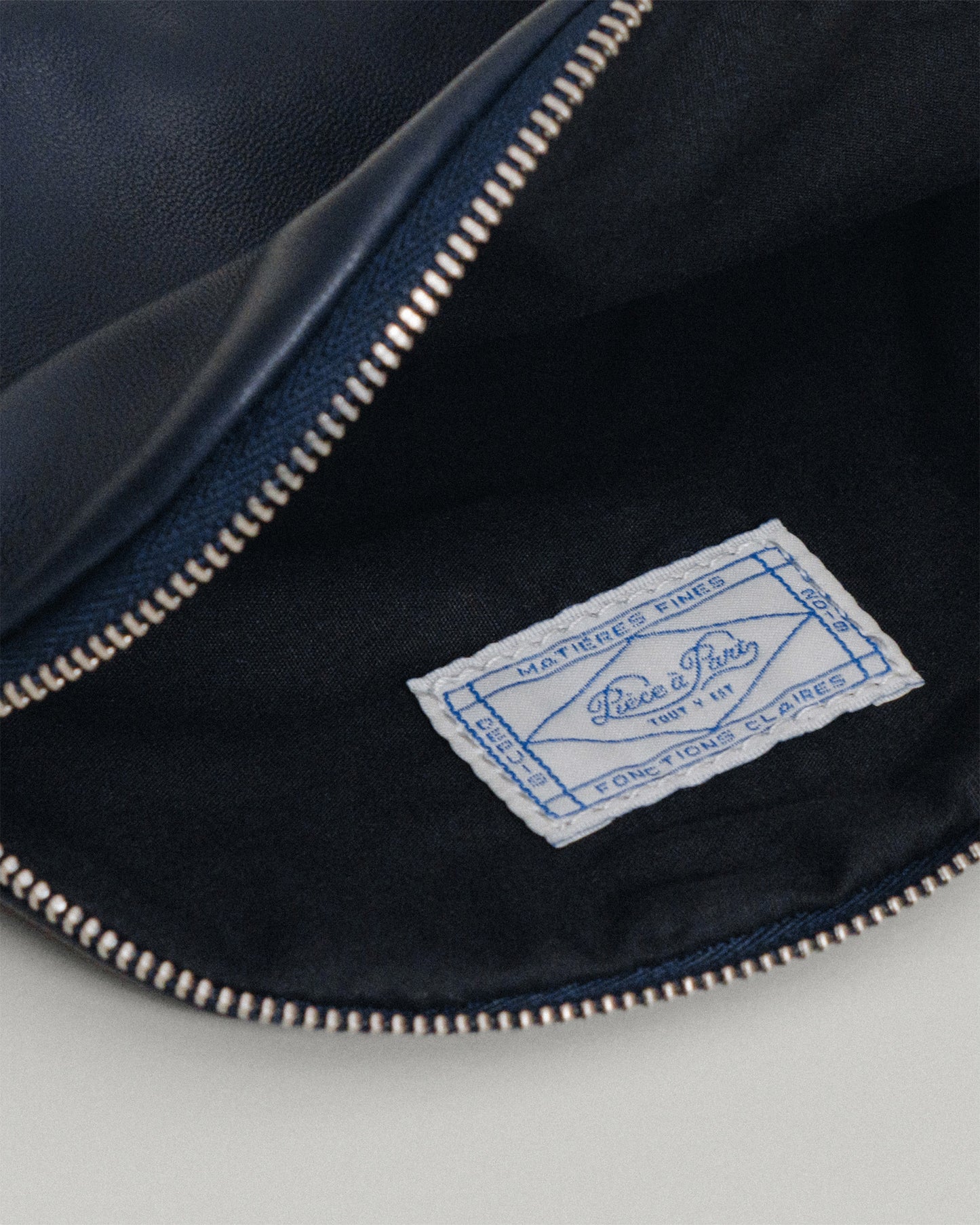 [日本限定] POCHETTE SABOT NAVY