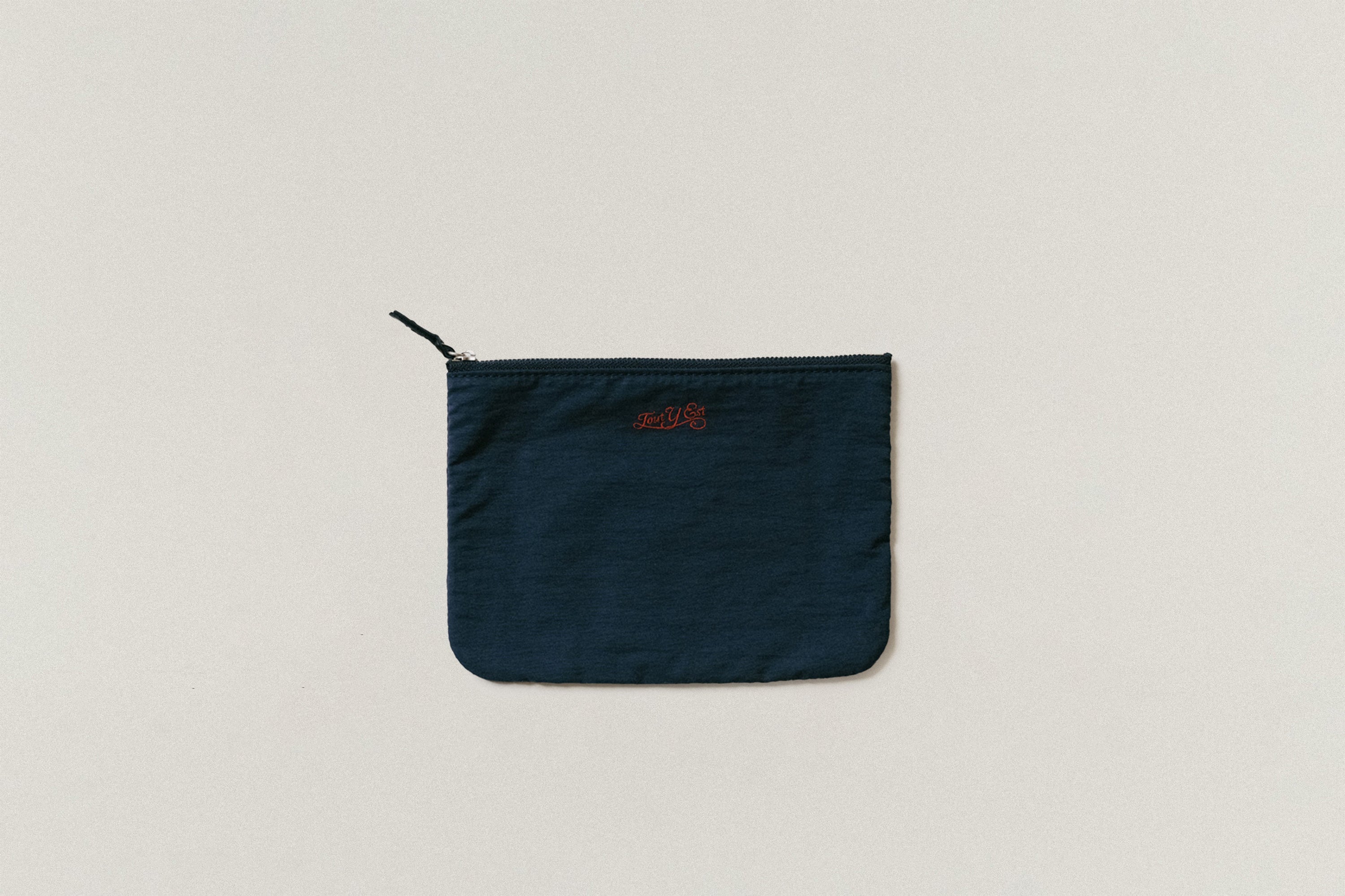 POUCH – TOUT Y EST JP