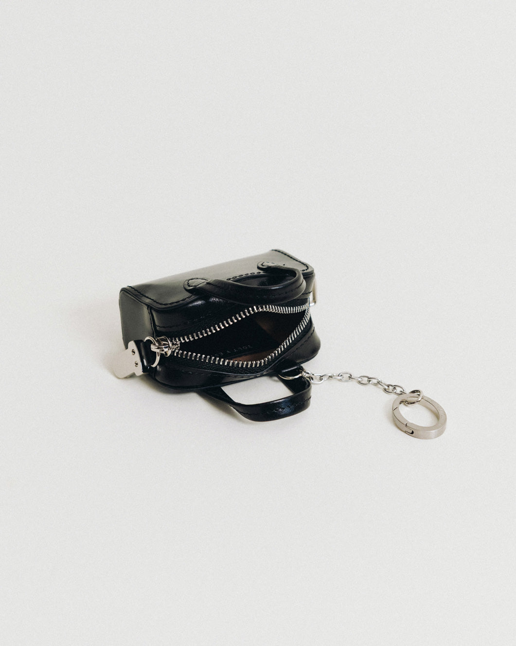PORTE CLÉS LOQUET BLACK – TOUT Y EST JP