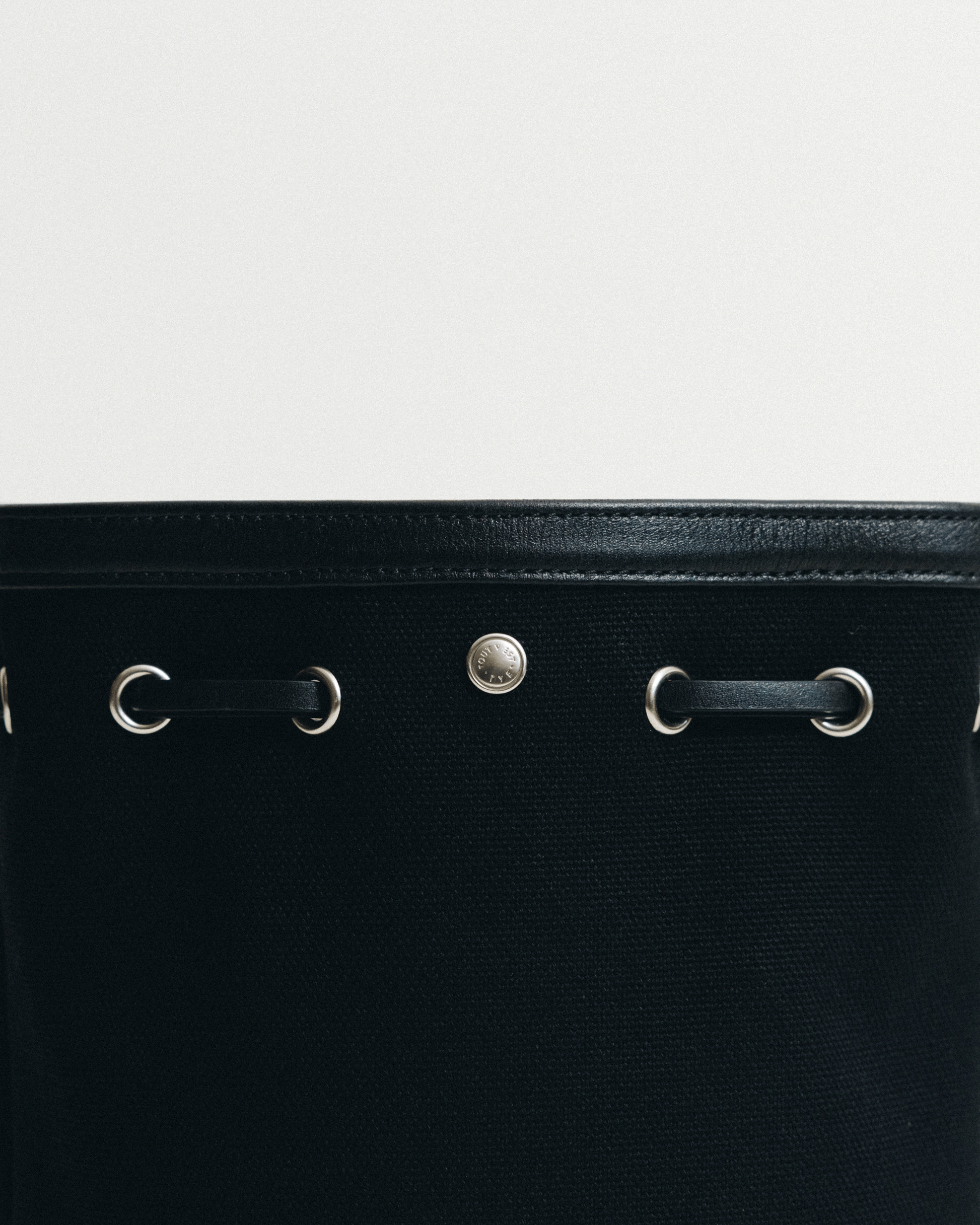 SAC COQUILLE BUCKET MINI BLACK