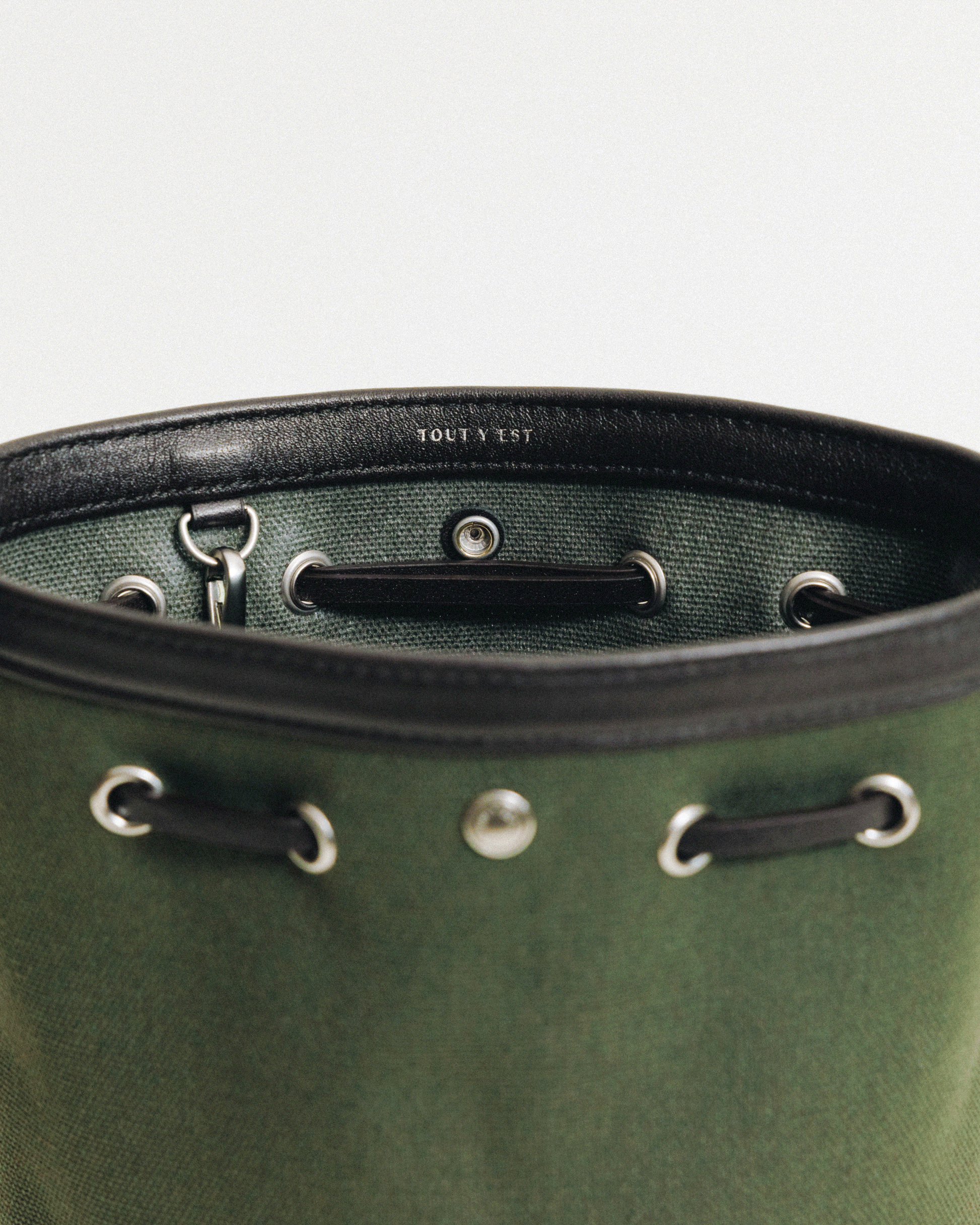 SAC COQUILLE BUCKET MINI KHAKI – TOUT Y EST JP SAC COQUILLE BUCKET MINI KHAKI – TOUT Y EST JP