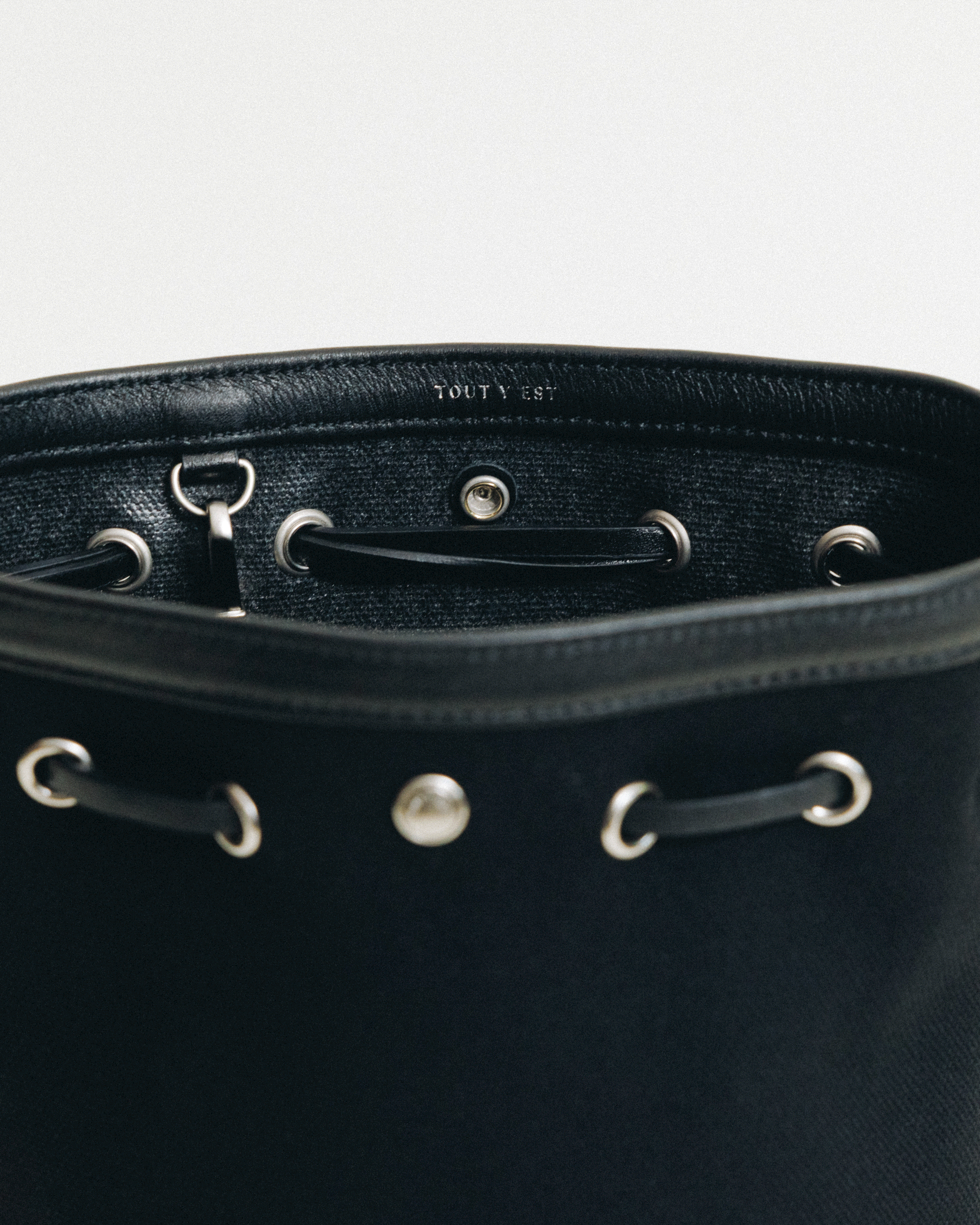 SAC COQUILLE BUCKET MINI BLACK