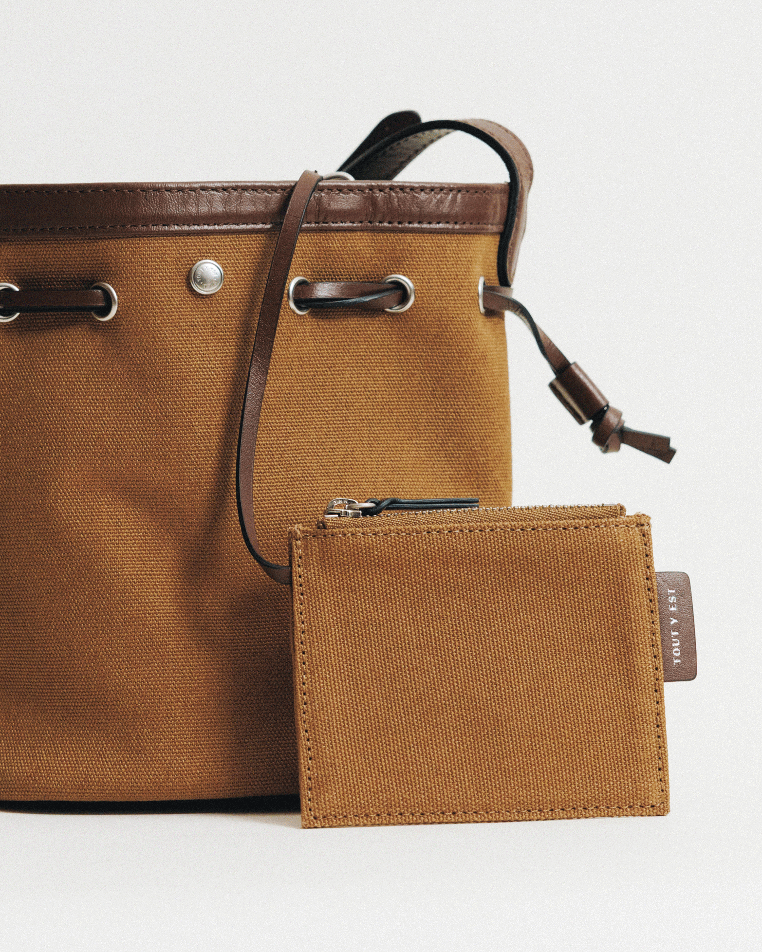SAC COQUILLE BUCKET MINI TAN – TOUT Y EST JP SAC COQUILLE BUCKET MINI TAN – TOUT Y EST JP
