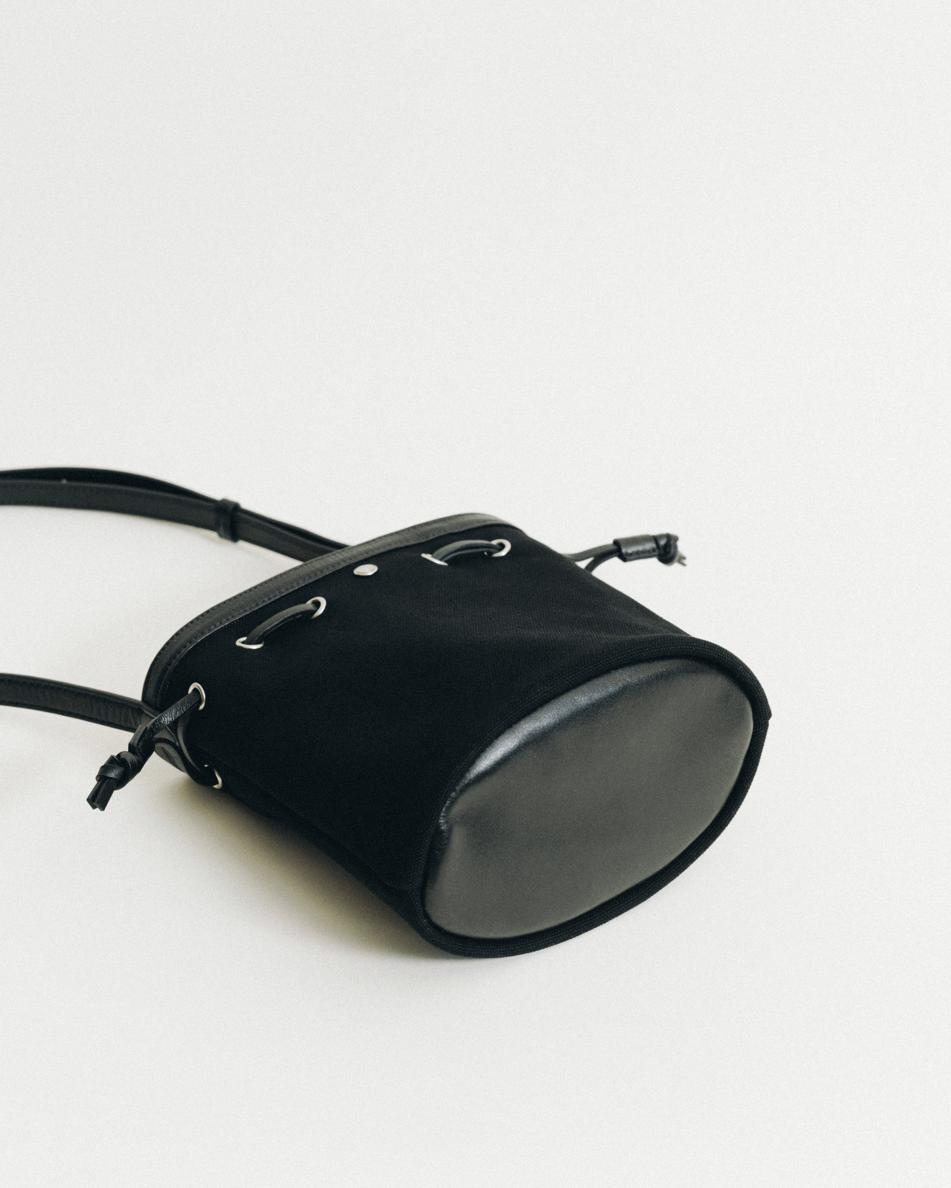 SAC COQUILLE BUCKET MINI BLACK – TOUT Y EST JP SAC COQUILLE BUCKET MINI BLACK – TOUT Y EST JP