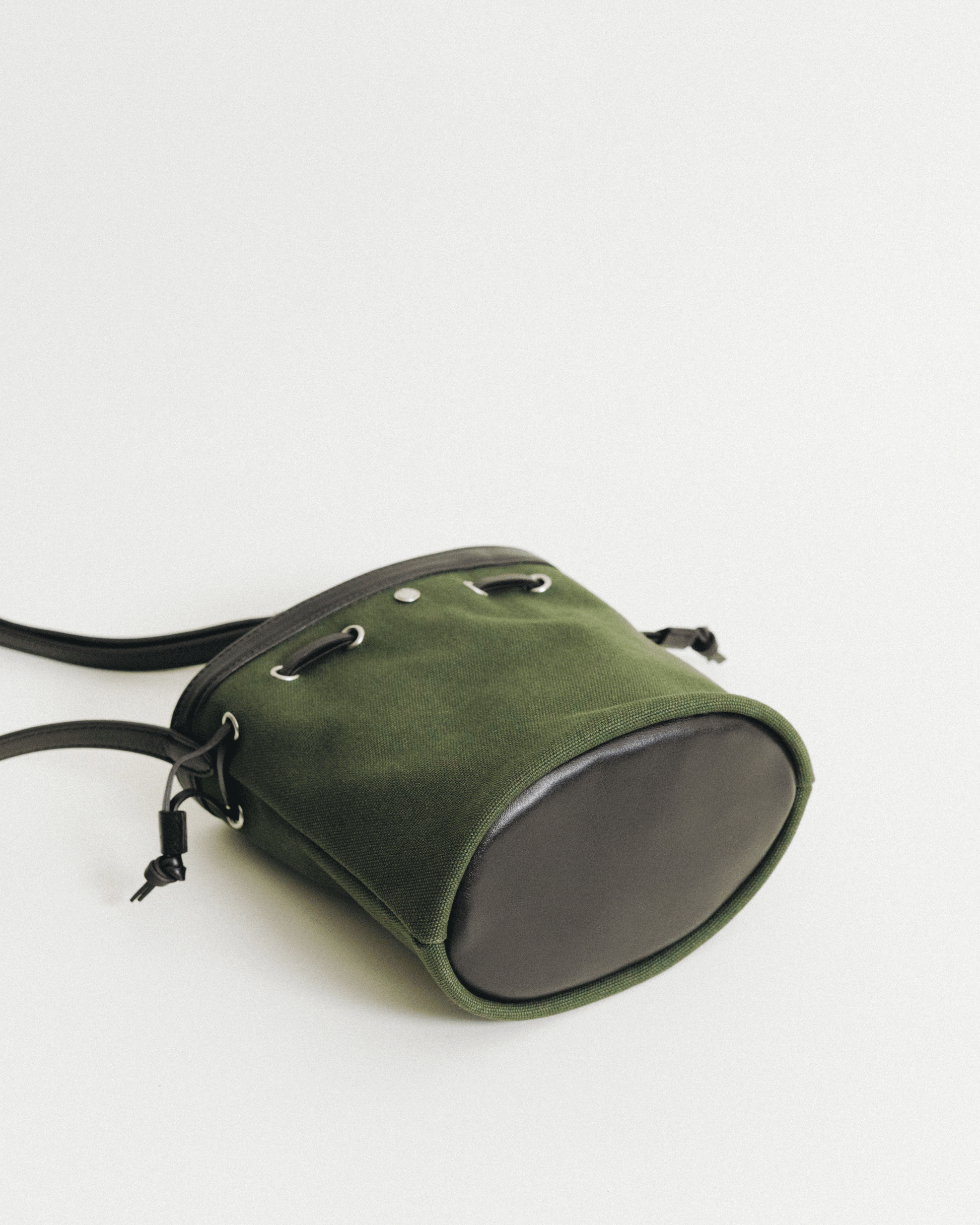SAC COQUILLE BUCKET MINI KHAKI – TOUT Y EST JP SAC COQUILLE BUCKET MINI KHAKI – TOUT Y EST JP