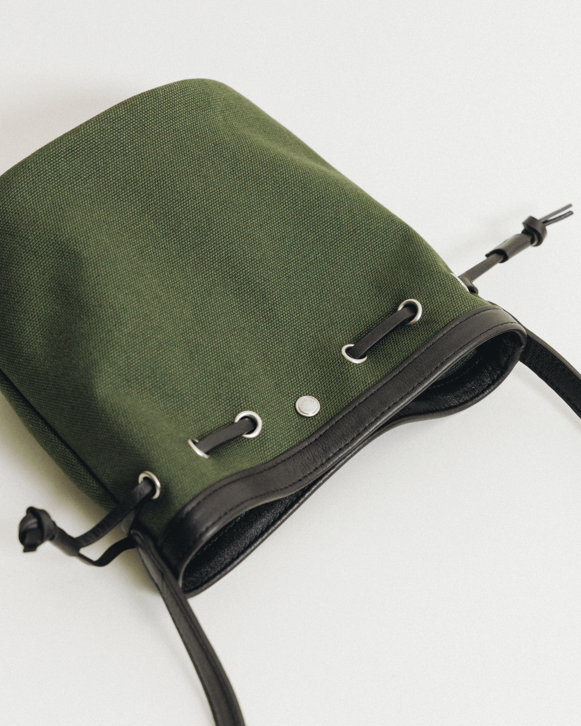 SAC COQUILLE BUCKET MINI KHAKI – TOUT Y EST JP SAC COQUILLE BUCKET MINI KHAKI – TOUT Y EST JP