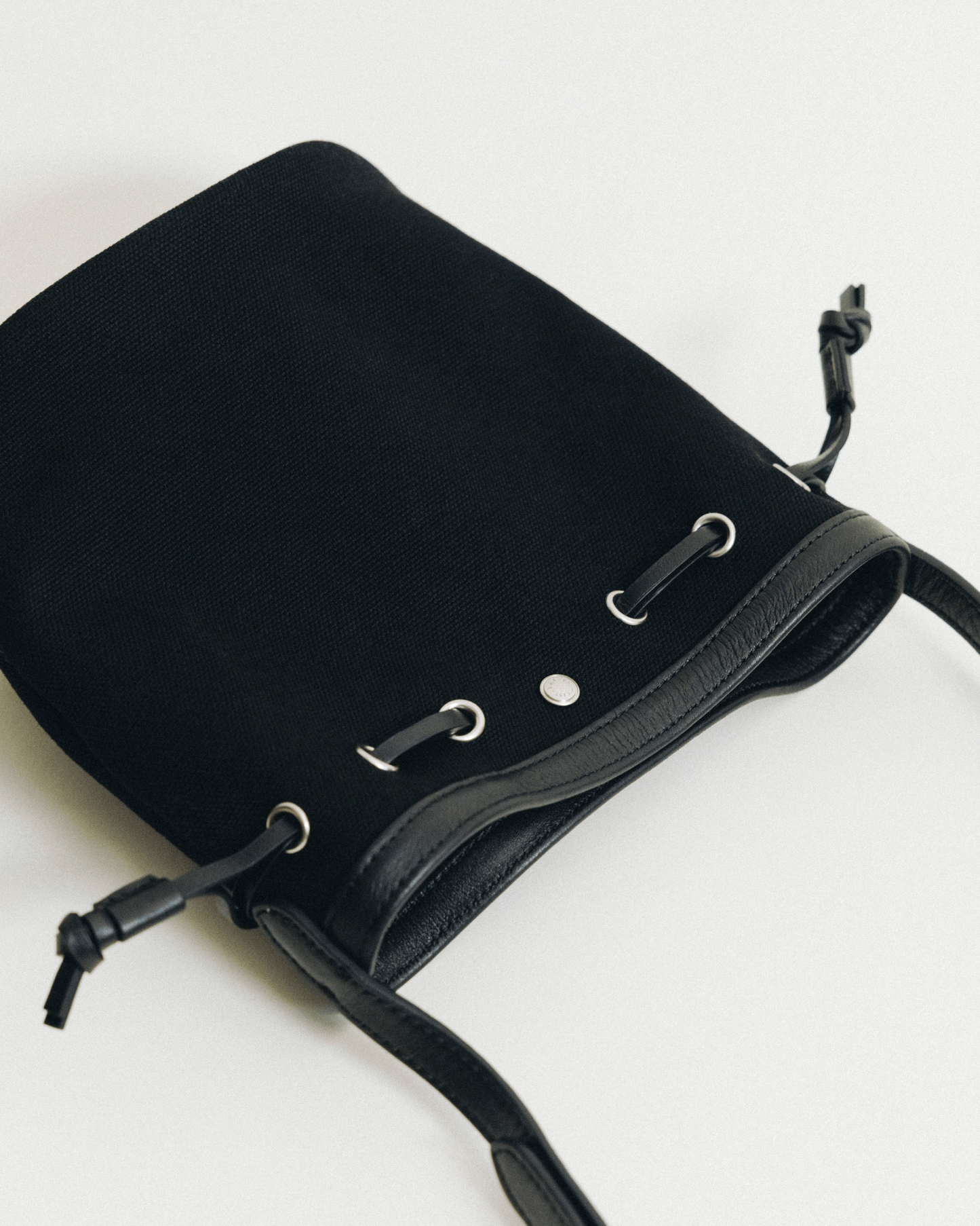 SAC COQUILLE BUCKET MINI BLACK