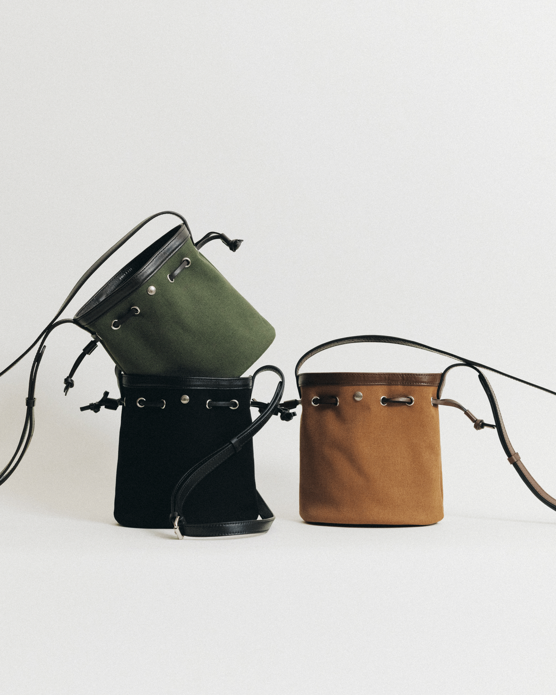 SAC COQUILLE BUCKET MINI TAN – TOUT Y EST JP SAC COQUILLE BUCKET MINI TAN – TOUT Y EST JP