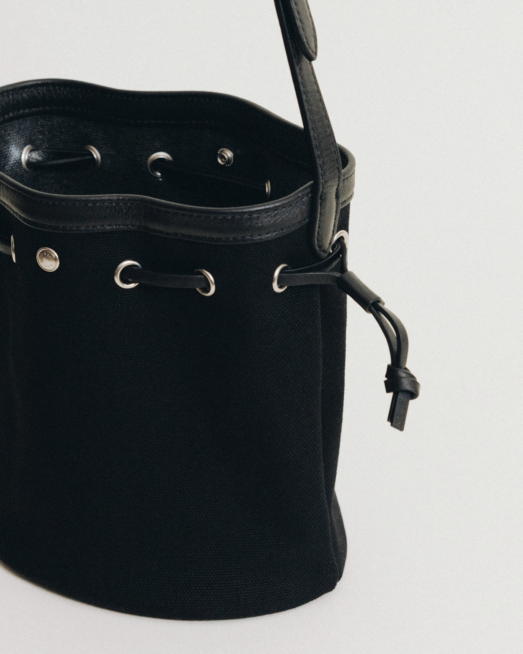 SAC COQUILLE BUCKET MINI BLACK