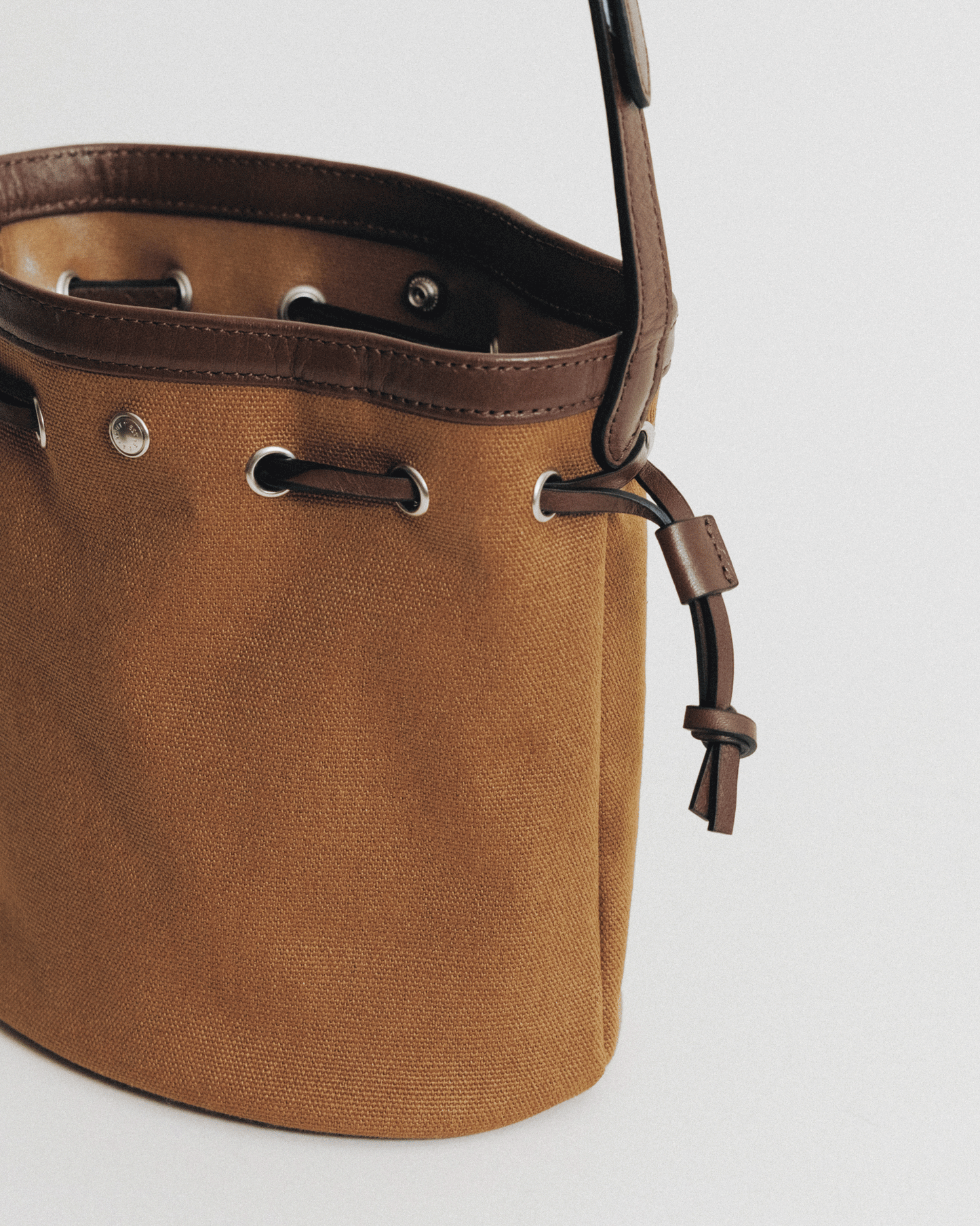 SAC COQUILLE BUCKET MINI TAN