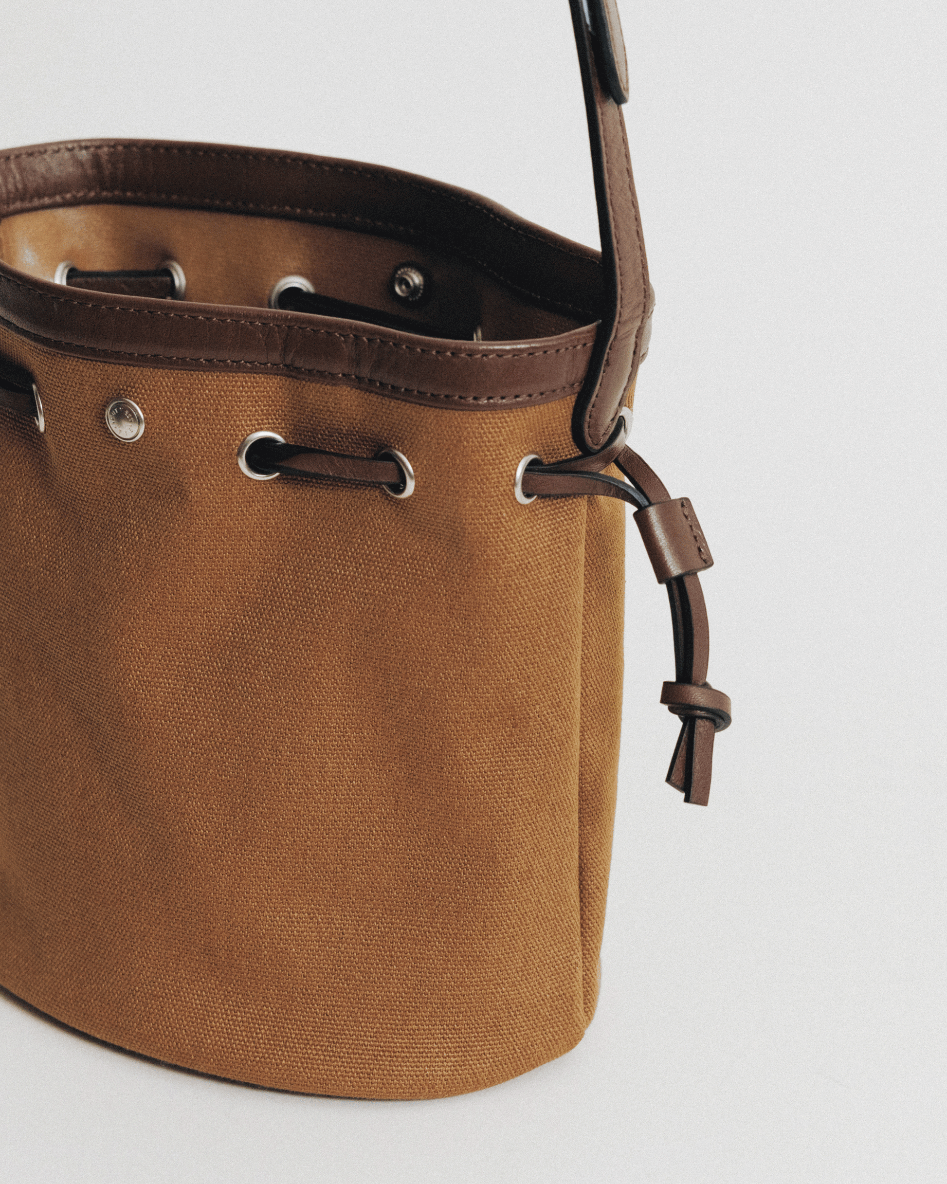 SAC COQUILLE BUCKET MINI TAN