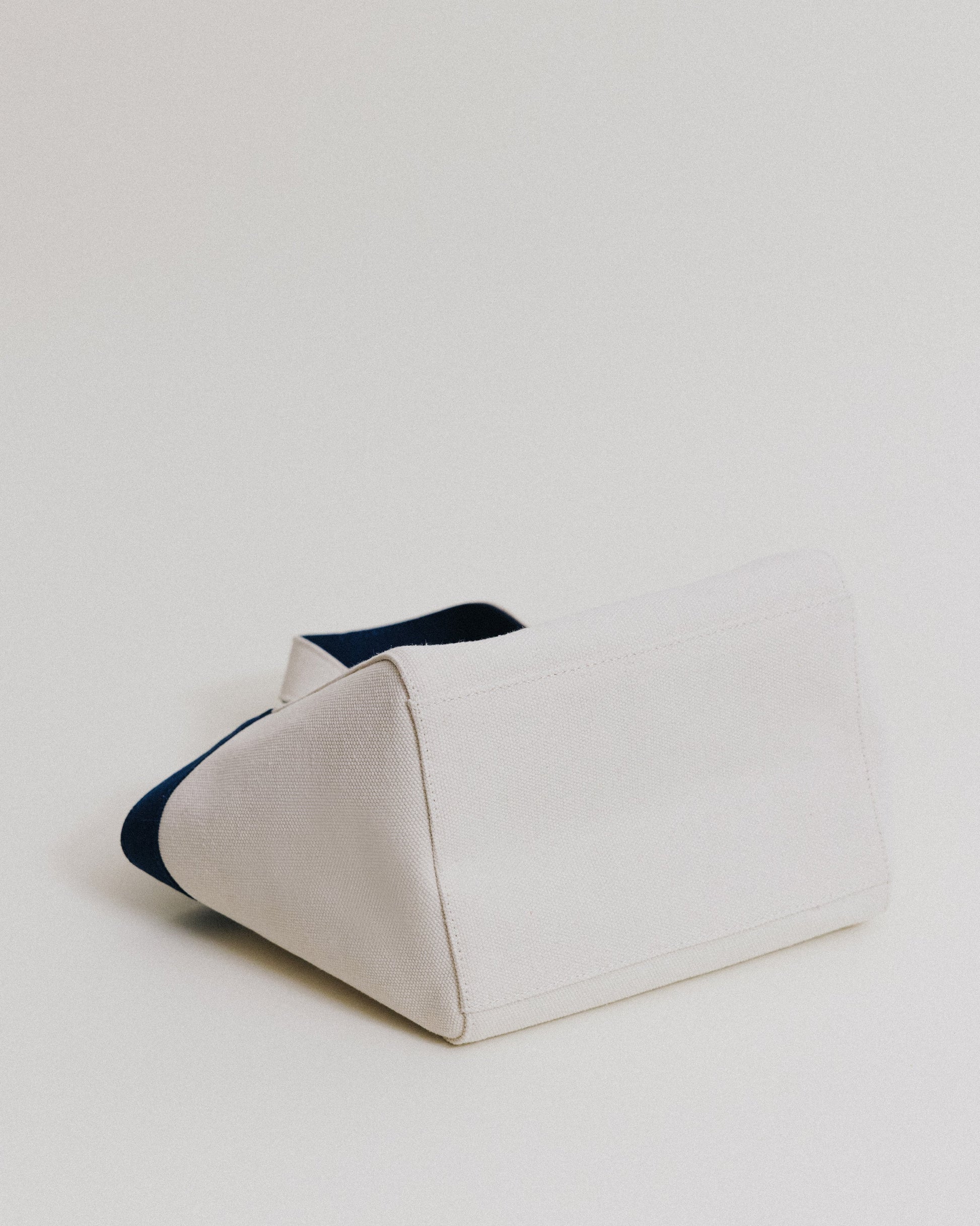 CABINET&CO. TOTE SMALL NAVY