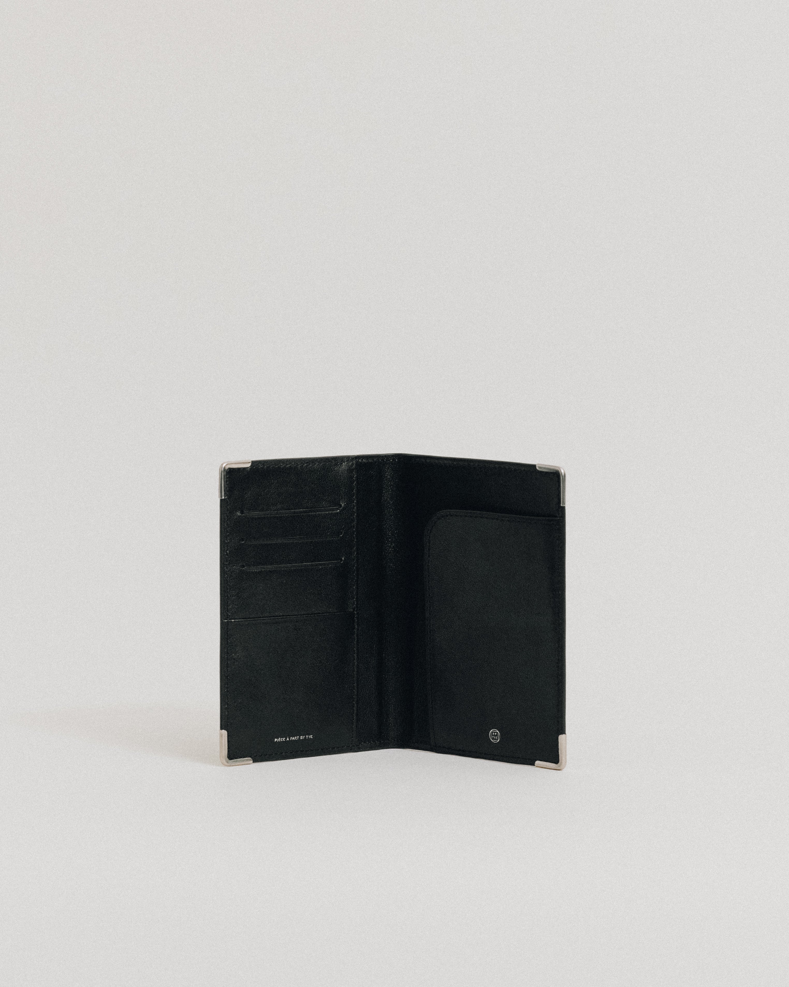 TOUT Y EST トラベルカバー パスポートケース VOYAGE COUVERTURE BLACK – TOUT Y EST JP